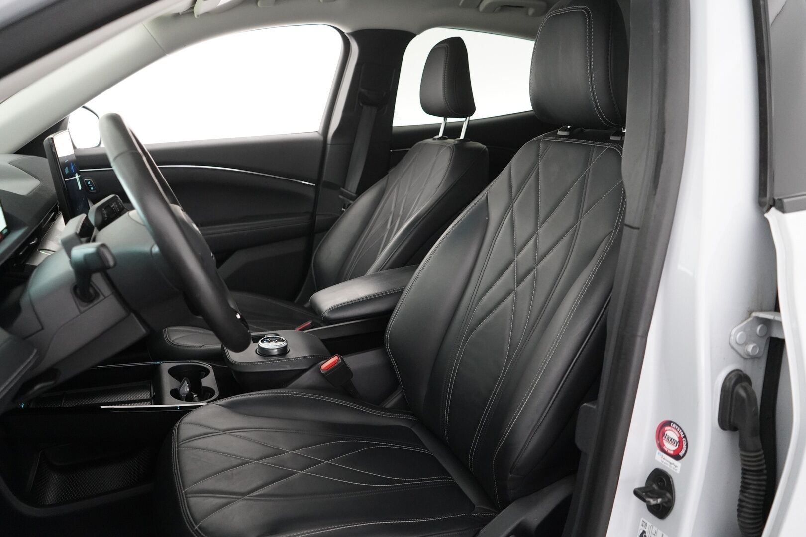Ford Mustang Mach-E 2021 98kWh 294hv A1 RWD - | ACC | 360° Kamera | BLIS | B&O | Nahkasisusta | LED | Akku kuntotarkastettu | Kahdet renkaat alumiinivanteilla | Akku kuntotarkastettu