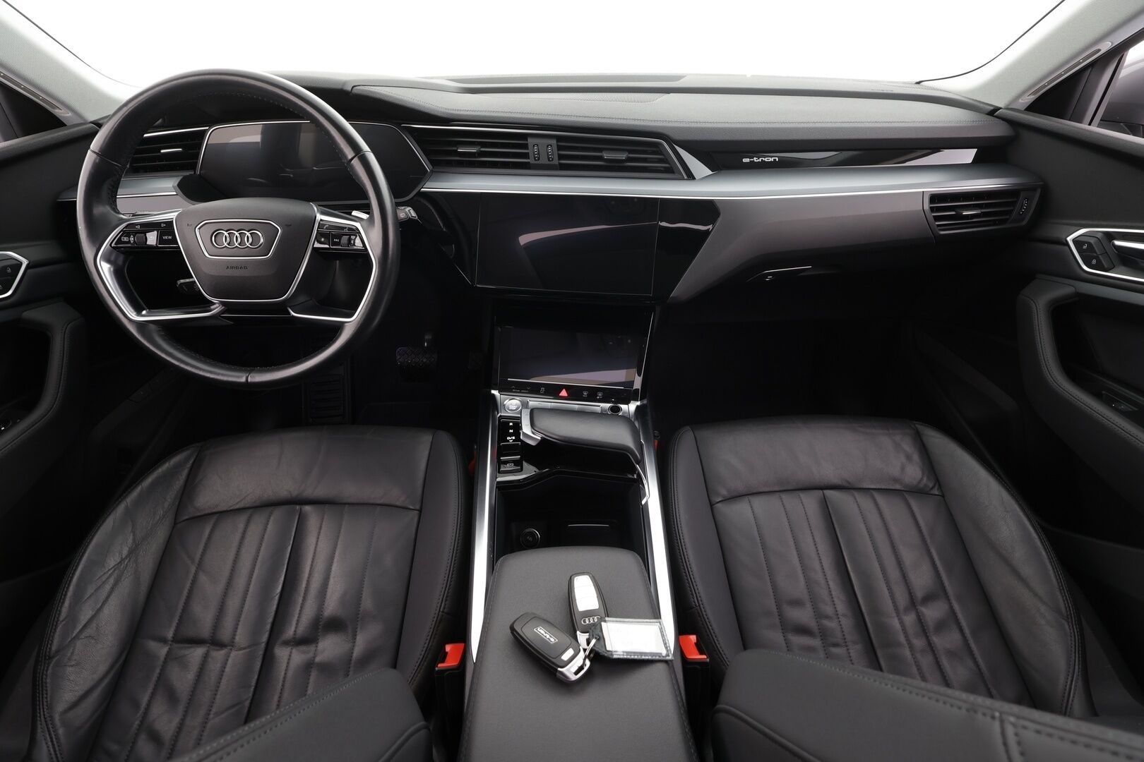 AUDI E-TRON 2020 50 Launch Edition plus 71 kWh * ACC / Lisälämmitin / LED / Muistipenkki / P.Tutkat / Panorama / Apple&Android * - Kahdet Renkaat