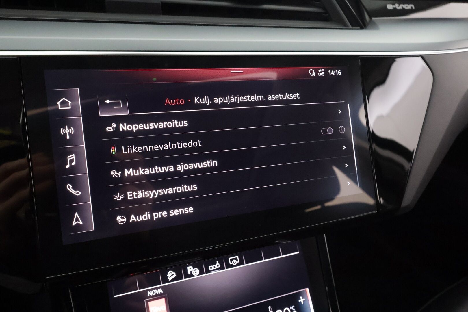 AUDI E-TRON 2020 50 Launch Edition plus 71 kWh * ACC / Lisälämmitin / LED / Muistipenkki / P.Tutkat / Panorama / Apple&Android * - Kahdet Renkaat