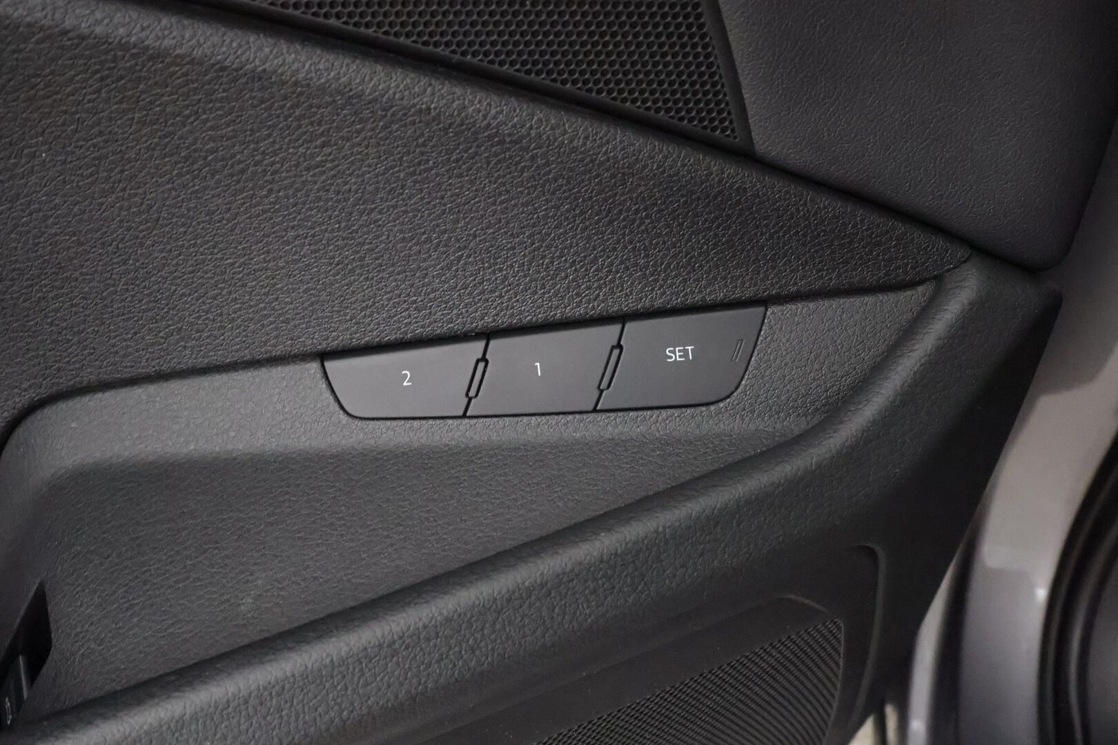 AUDI E-TRON 2020 50 Launch Edition plus 71 kWh * ACC / Lisälämmitin / LED / Muistipenkki / P.Tutkat / Panorama / Apple&Android * - Kahdet Renkaat