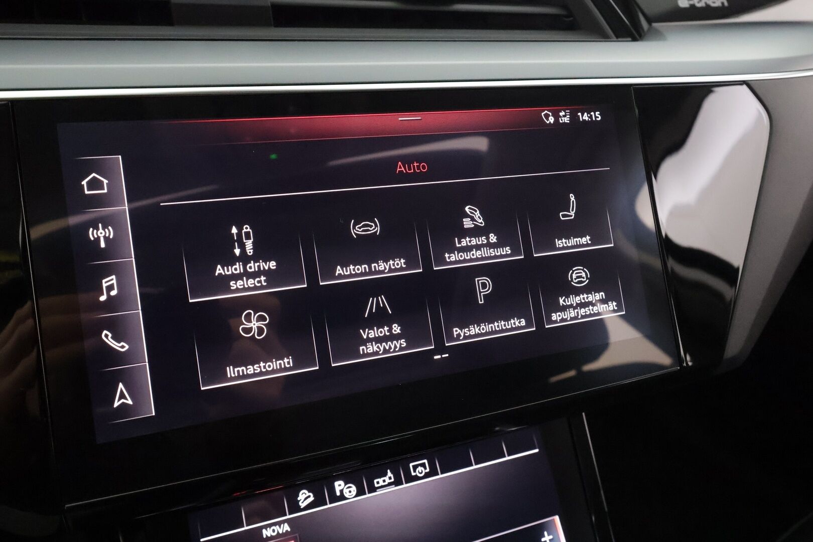 AUDI E-TRON 2020 50 Launch Edition plus 71 kWh * ACC / Lisälämmitin / LED / Muistipenkki / P.Tutkat / Panorama / Apple&Android * - Kahdet Renkaat