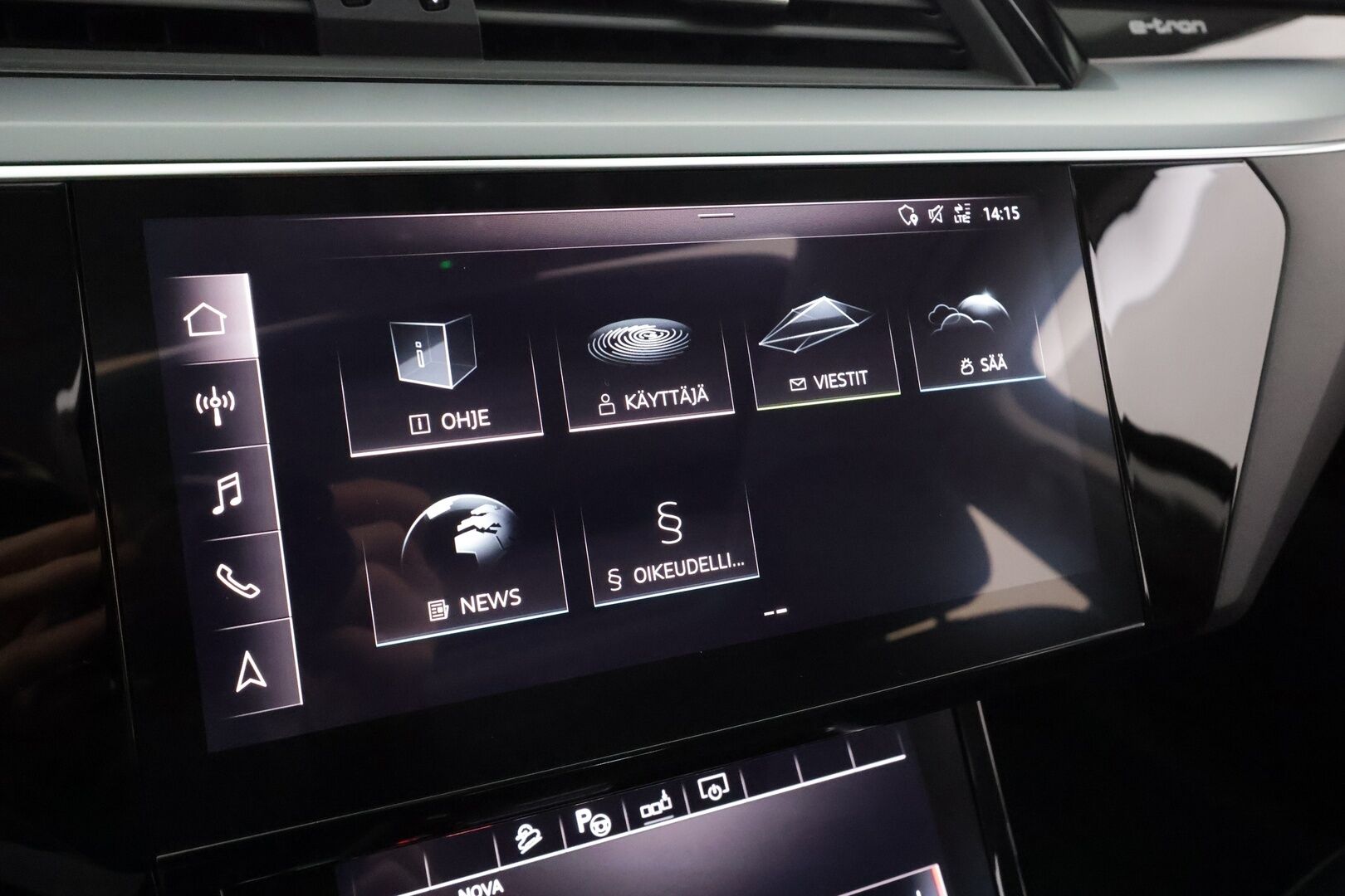 AUDI E-TRON 2020 50 Launch Edition plus 71 kWh * ACC / Lisälämmitin / LED / Muistipenkki / P.Tutkat / Panorama / Apple&Android * - Kahdet Renkaat