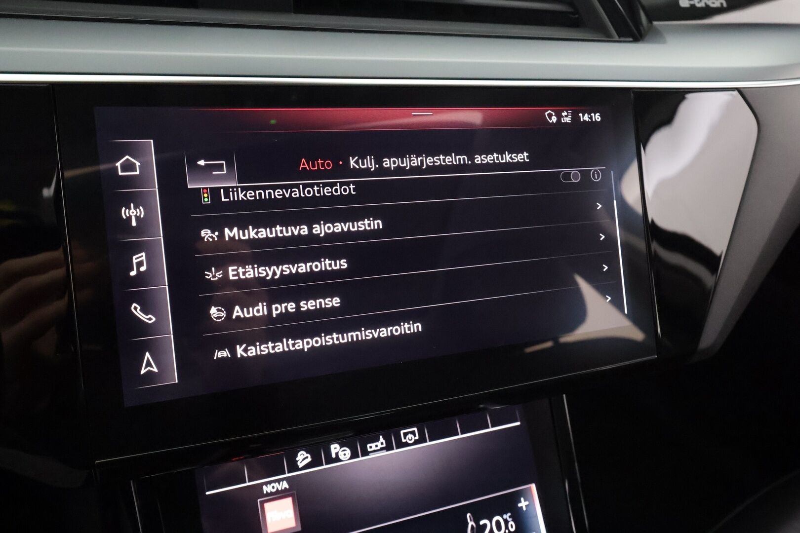 AUDI E-TRON 2020 50 Launch Edition plus 71 kWh * ACC / Lisälämmitin / LED / Muistipenkki / P.Tutkat / Panorama / Apple&Android * - Kahdet Renkaat