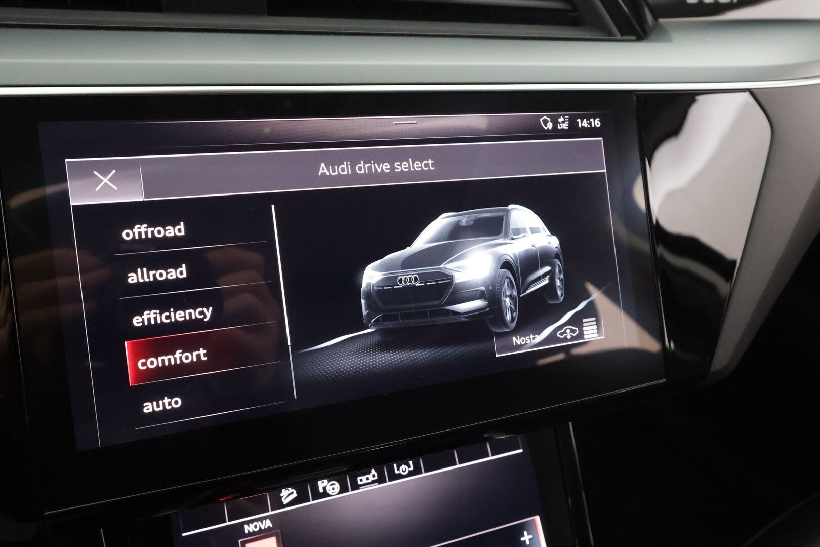 AUDI E-TRON 2020 50 Launch Edition plus 71 kWh * ACC / Lisälämmitin / LED / Muistipenkki / P.Tutkat / Panorama / Apple&Android * - Kahdet Renkaat