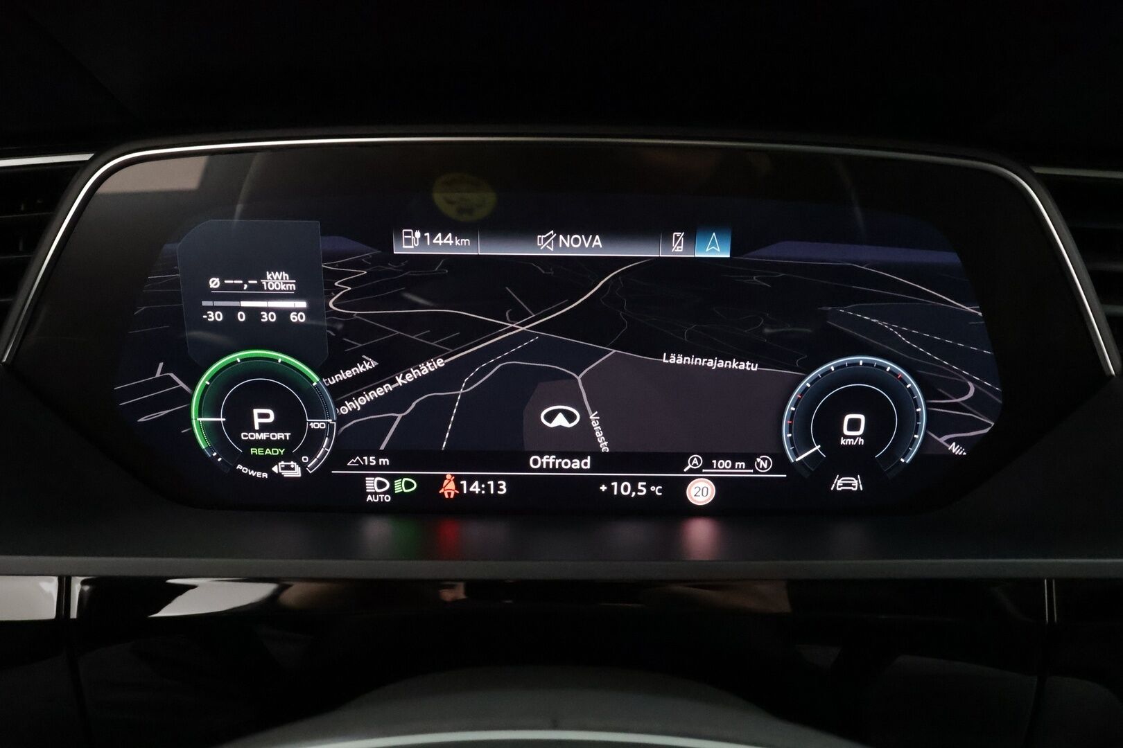 AUDI E-TRON 2020 50 Launch Edition plus 71 kWh * ACC / Lisälämmitin / LED / Muistipenkki / P.Tutkat / Panorama / Apple&Android * - Kahdet Renkaat