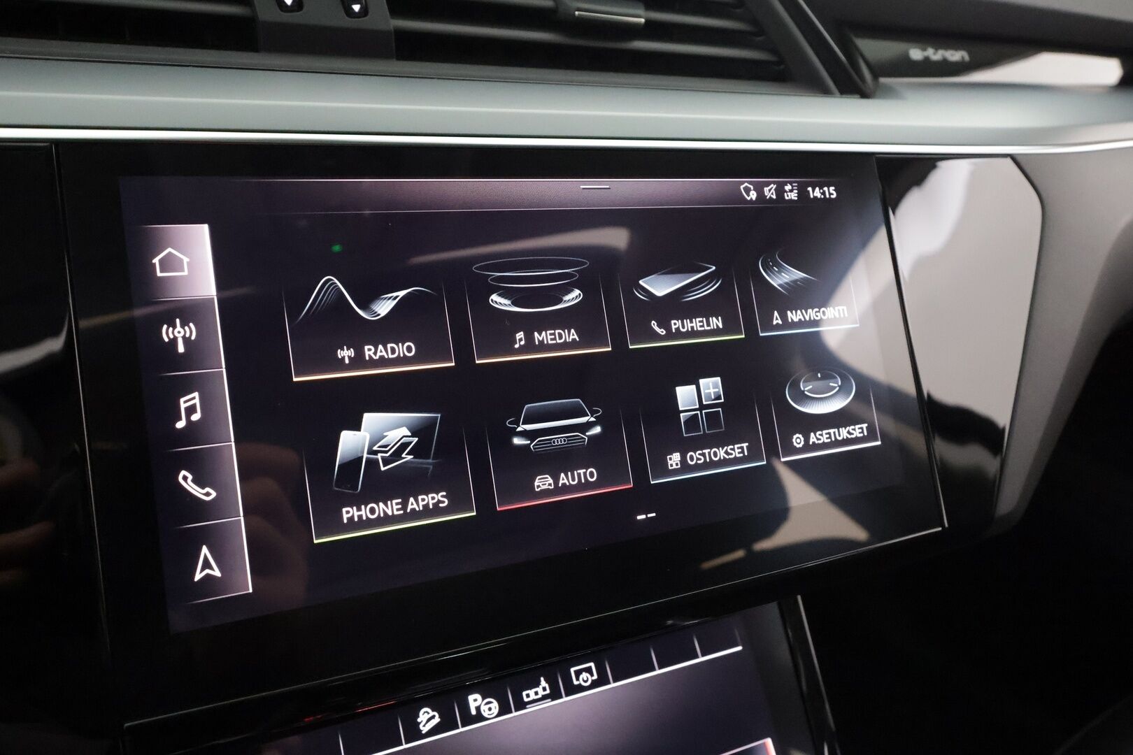 AUDI E-TRON 2020 50 Launch Edition plus 71 kWh * ACC / Lisälämmitin / LED / Muistipenkki / P.Tutkat / Panorama / Apple&Android * - Kahdet Renkaat