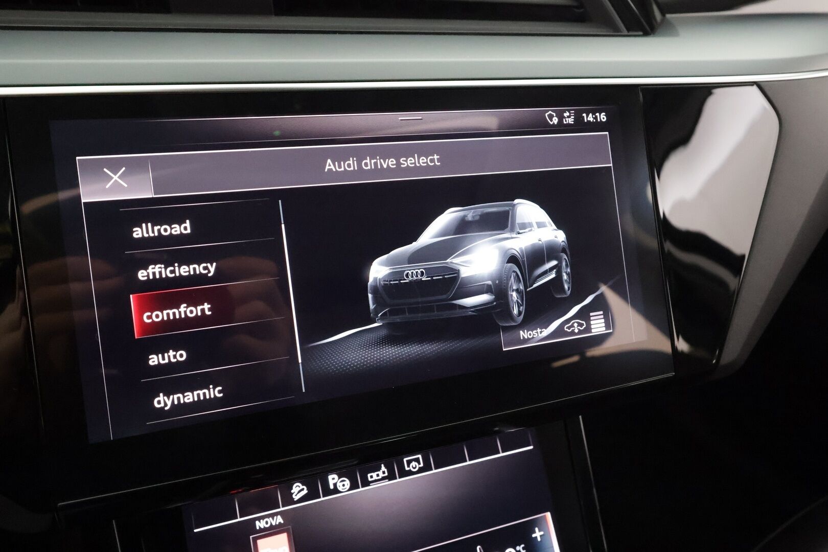 AUDI E-TRON 2020 50 Launch Edition plus 71 kWh * ACC / Lisälämmitin / LED / Muistipenkki / P.Tutkat / Panorama / Apple&Android * - Kahdet Renkaat