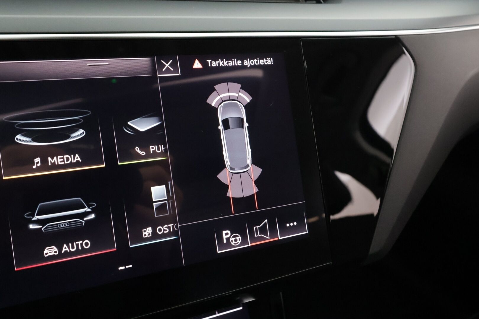 AUDI E-TRON 2020 50 Launch Edition plus 71 kWh * ACC / Lisälämmitin / LED / Muistipenkki / P.Tutkat / Panorama / Apple&Android * - Kahdet Renkaat