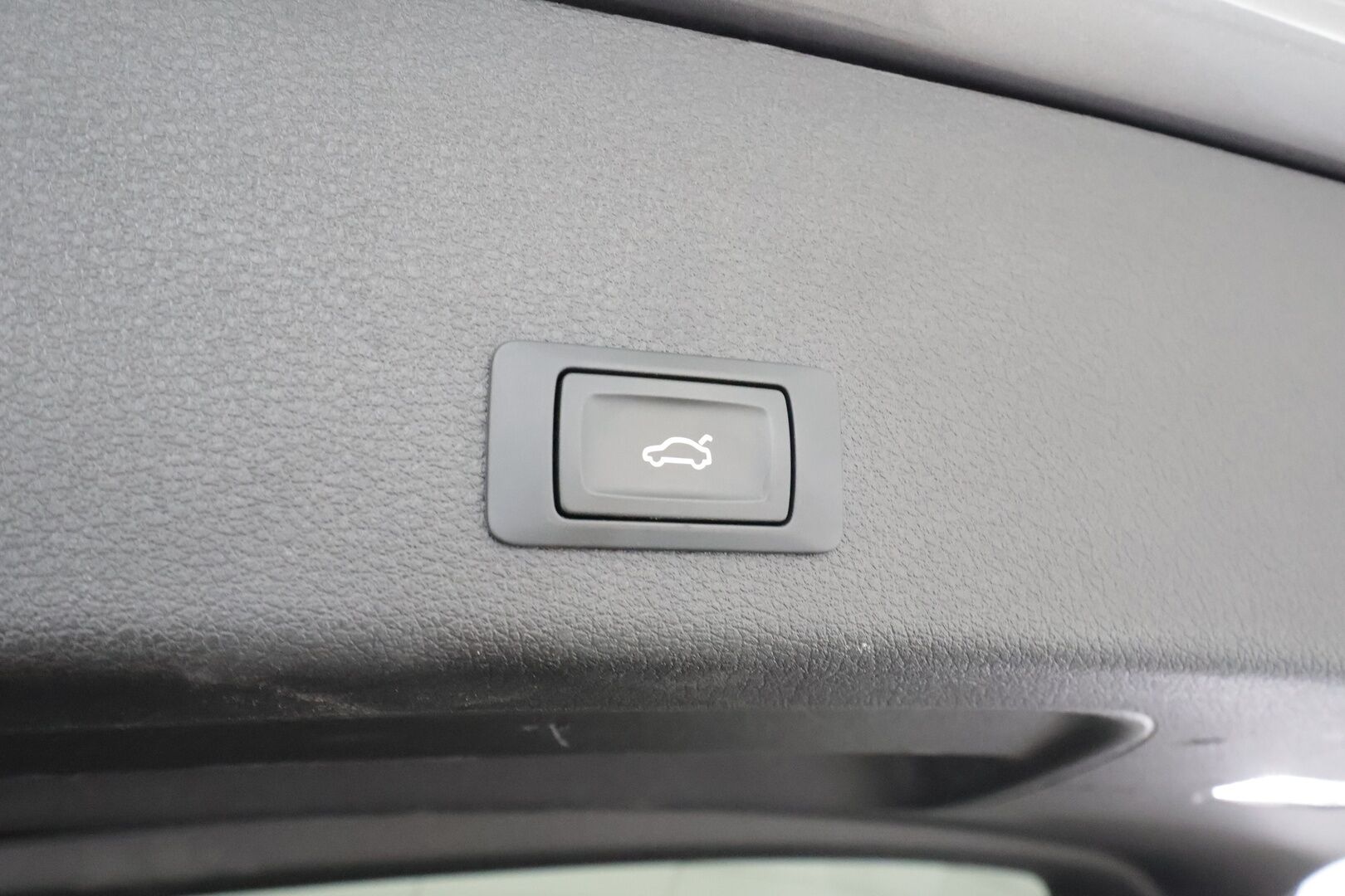 AUDI E-TRON 2020 50 Launch Edition plus 71 kWh * ACC / Lisälämmitin / LED / Muistipenkki / P.Tutkat / Panorama / Apple&Android * - Kahdet Renkaat