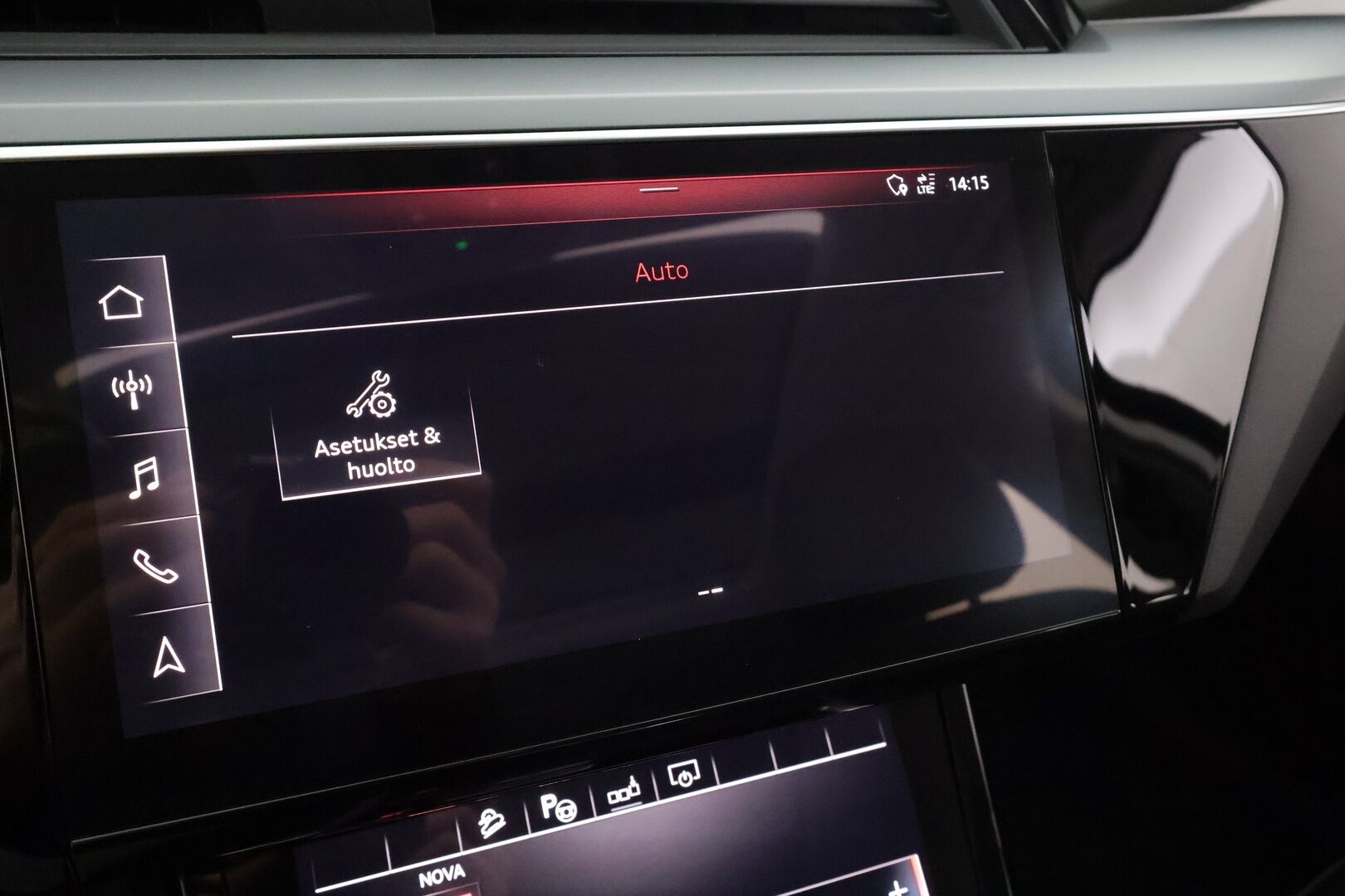 AUDI E-TRON 2020 50 Launch Edition plus 71 kWh * ACC / Lisälämmitin / LED / Muistipenkki / P.Tutkat / Panorama / Apple&Android * - Kahdet Renkaat