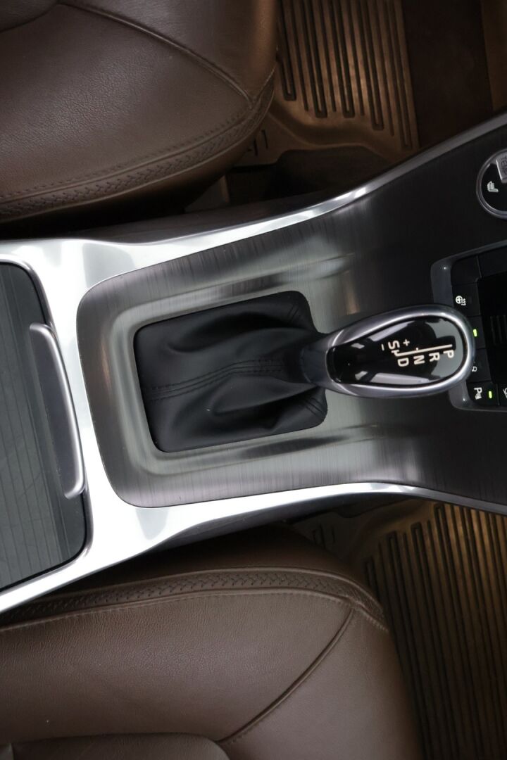 Volvo XC70 2016 D4 AWD Summum aut *Webasto / Adapt. vakkari / Keyless / Nahat muistilla / VOC / Navi / Koukku / Ratinlämmitin / S.kontti* - *Webasto / Adapt. vakkari / Keyless / Nahat muistilla / VOC / Navi / Koukku / Ratinlämmitin / P.tutka*