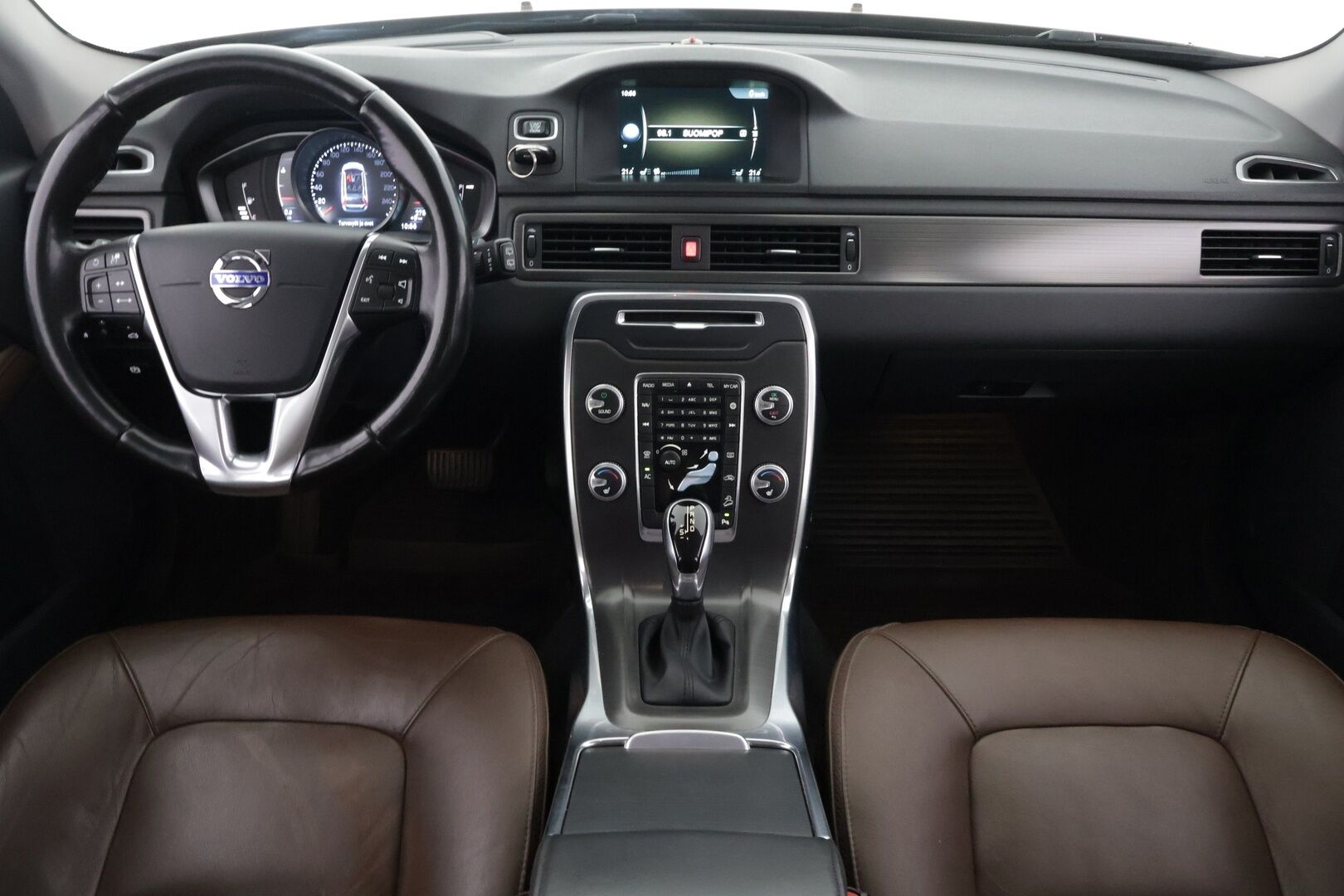 Volvo XC70 2016 D4 AWD Summum aut *Webasto / Adapt. vakkari / Keyless / Nahat muistilla / VOC / Navi / Koukku / Ratinlämmitin / S.kontti* - *Webasto / Adapt. vakkari / Keyless / Nahat muistilla / VOC / Navi / Koukku / Ratinlämmitin / P.tutka*