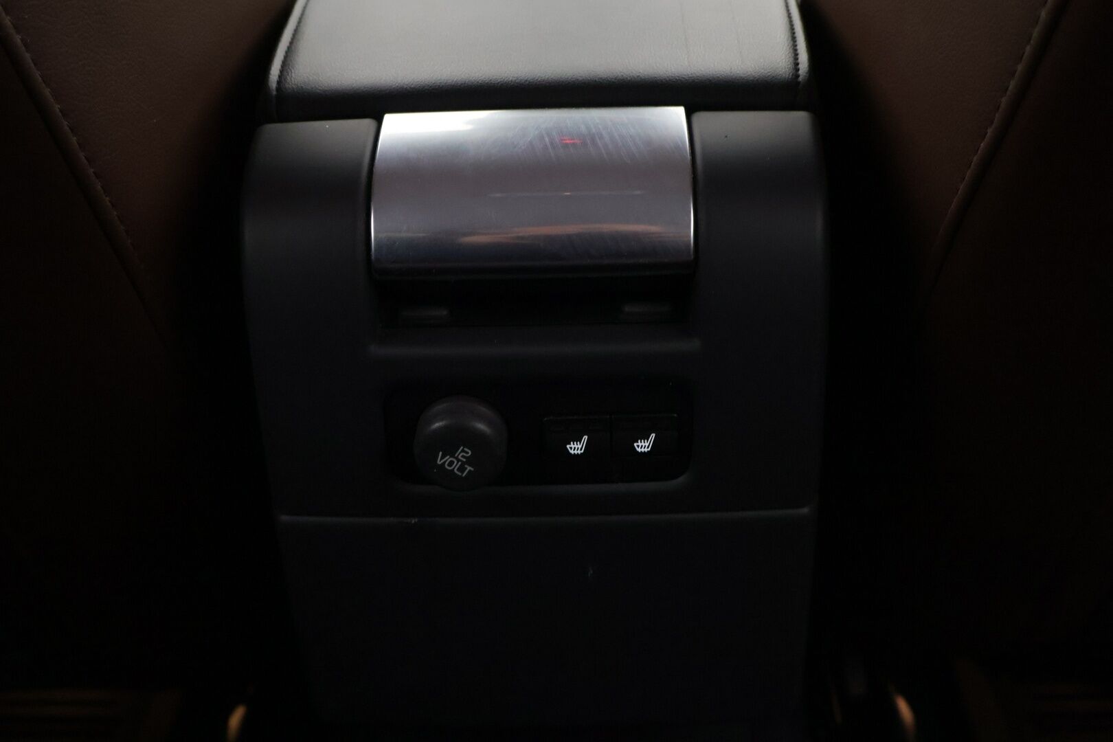 Volvo XC70 2016 D4 AWD Summum aut *Webasto / Adapt. vakkari / Keyless / Nahat muistilla / VOC / Navi / Koukku / Ratinlämmitin / S.kontti* - *Webasto / Adapt. vakkari / Keyless / Nahat muistilla / VOC / Navi / Koukku / Ratinlämmitin / P.tutka*