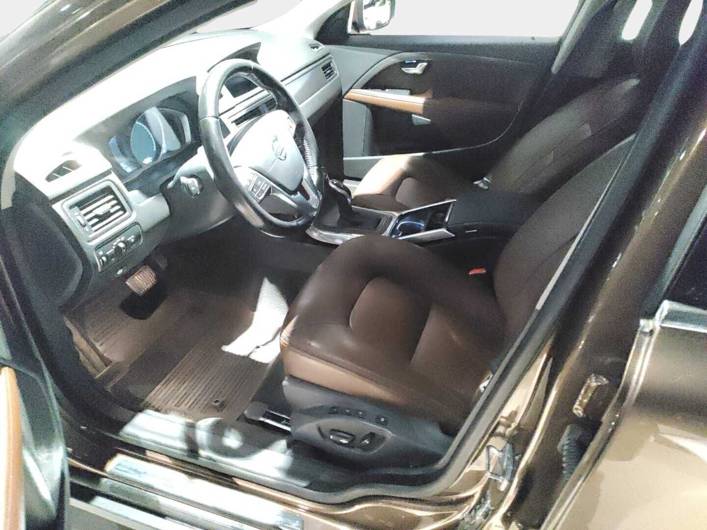 Volvo XC70 2016 D4 AWD Summum aut *Webasto / Adapt. vakkari / Keyless / Nahat muistilla / VOC / Navi / Koukku / Ratinlämmitin / S.kontti* - *Webasto / Adapt. vakkari / Keyless / Nahat muistilla / VOC / Navi / Koukku / Ratinlämmitin / P.tutka*