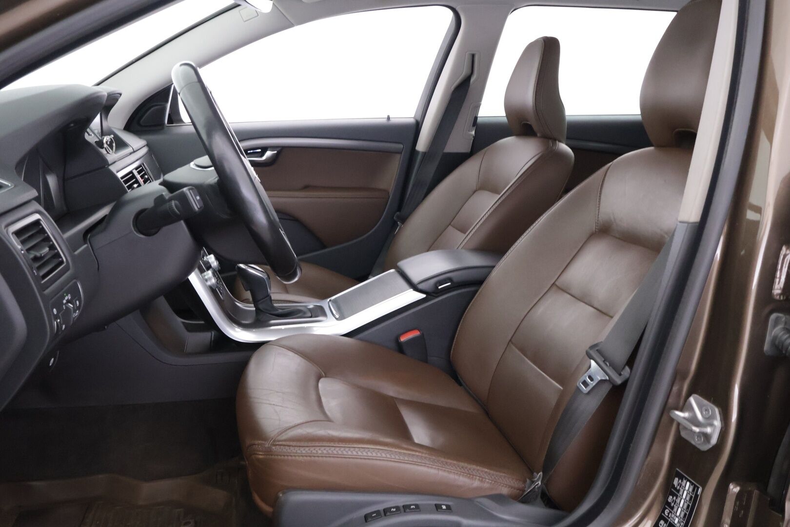 Volvo XC70 2016 D4 AWD Summum aut *Webasto / Adapt. vakkari / Keyless / Nahat muistilla / VOC / Navi / Koukku / Ratinlämmitin / S.kontti* - *Webasto / Adapt. vakkari / Keyless / Nahat muistilla / VOC / Navi / Koukku / Ratinlämmitin / P.tutka*