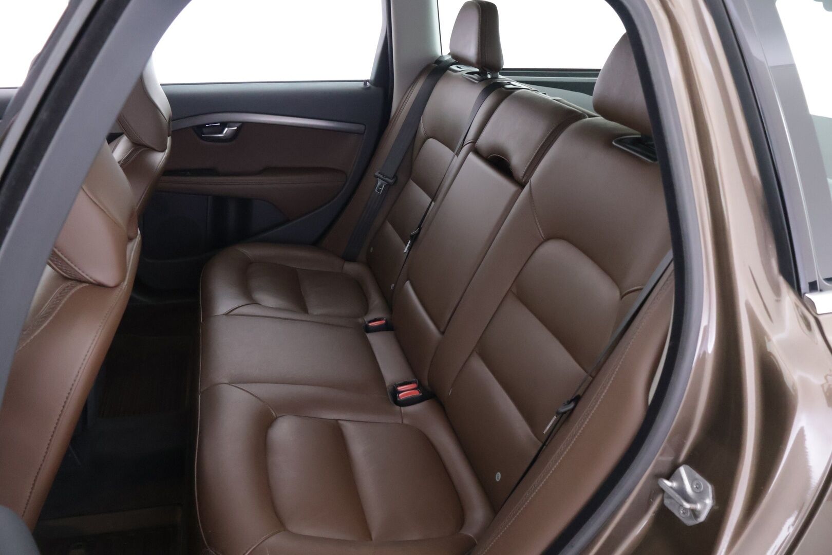 Volvo XC70 2016 D4 AWD Summum aut *Webasto / Adapt. vakkari / Keyless / Nahat muistilla / VOC / Navi / Koukku / Ratinlämmitin / S.kontti* - *Webasto / Adapt. vakkari / Keyless / Nahat muistilla / VOC / Navi / Koukku / Ratinlämmitin / P.tutka*