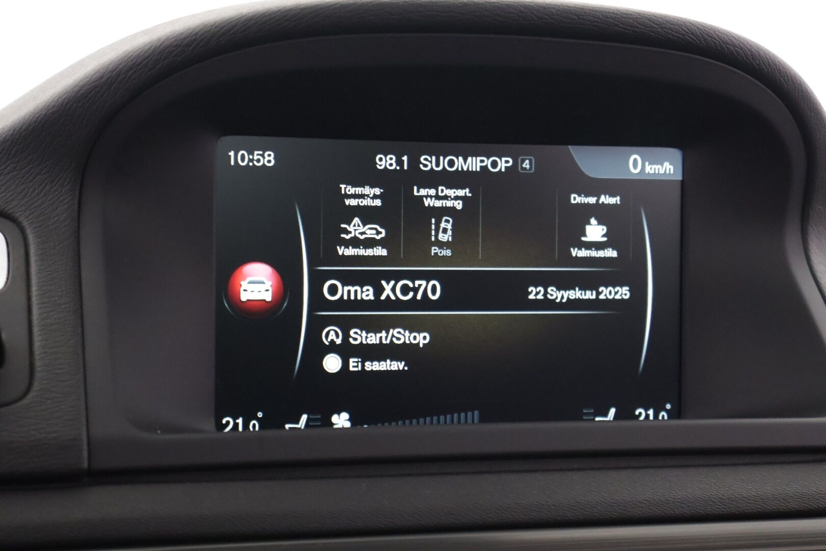 Volvo XC70 2016 D4 AWD Summum aut *Webasto / Adapt. vakkari / Keyless / Nahat muistilla / VOC / Navi / Koukku / Ratinlämmitin / S.kontti* - *Webasto / Adapt. vakkari / Keyless / Nahat muistilla / VOC / Navi / Koukku / Ratinlämmitin / P.tutka*