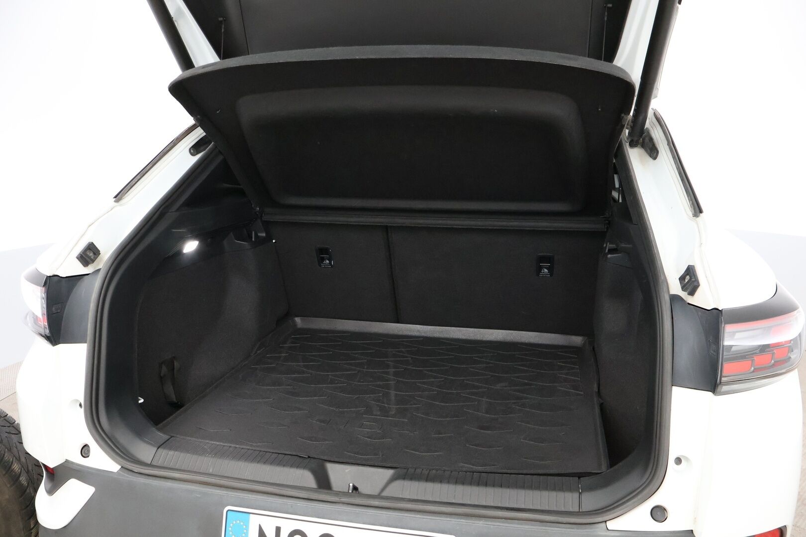 VOLKSWAGEN ID.4 2022 Pro Performance 150 kW, akku 77 kWh - SoH 94% / Adapt.Vakkari / Vetokoukku / iQ Matrix LED / 360-Kamera / Sähköluukku / Lämpöpumppu / 2x Renkaat aluvantein!