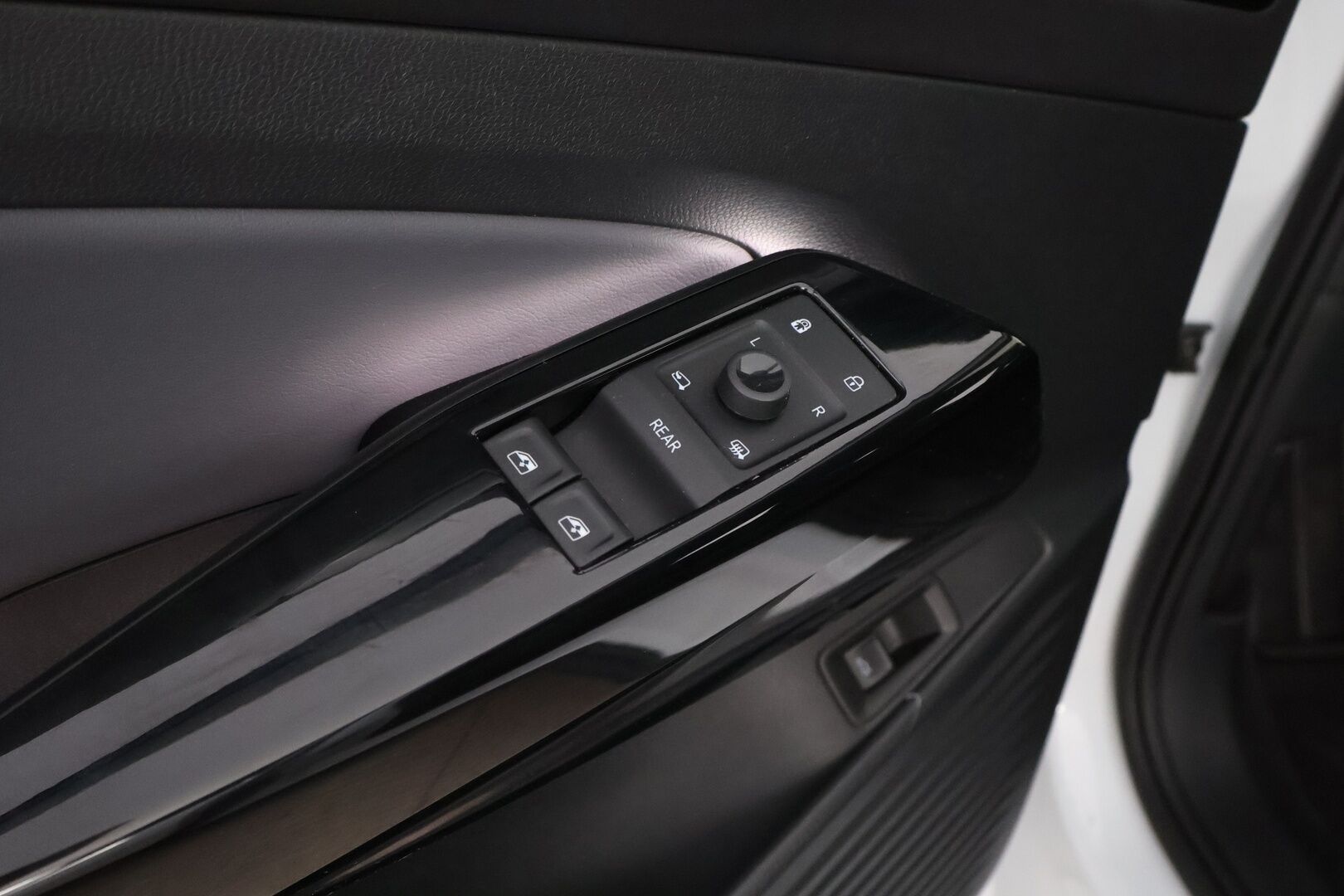 VOLKSWAGEN ID.4 2022 Pro Performance 150 kW, akku 77 kWh - SoH 94% / Adapt.Vakkari / Vetokoukku / iQ Matrix LED / 360-Kamera / Sähköluukku / Lämpöpumppu / 2x Renkaat aluvantein!