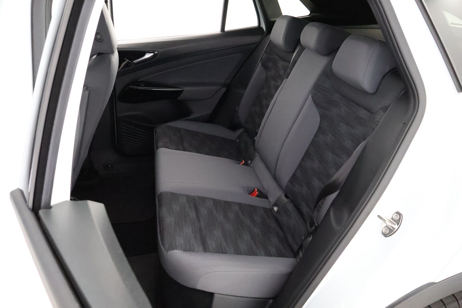 VOLKSWAGEN ID.4 2022 Pro Performance 150 kW, akku 77 kWh - SoH 94% / Adapt.Vakkari / Vetokoukku / iQ Matrix LED / 360-Kamera / Sähköluukku / Lämpöpumppu / 2x Renkaat aluvantein!