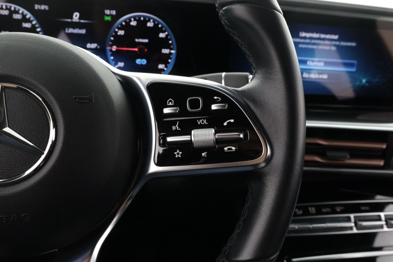 MERCEDES-BENZ EQC 2023 400 4Matic Business - | Distronic+ | P-kamera | Sporttinahat | Multibeam LED | Ohjausavustin | Apple&Android | Sähköluukku |