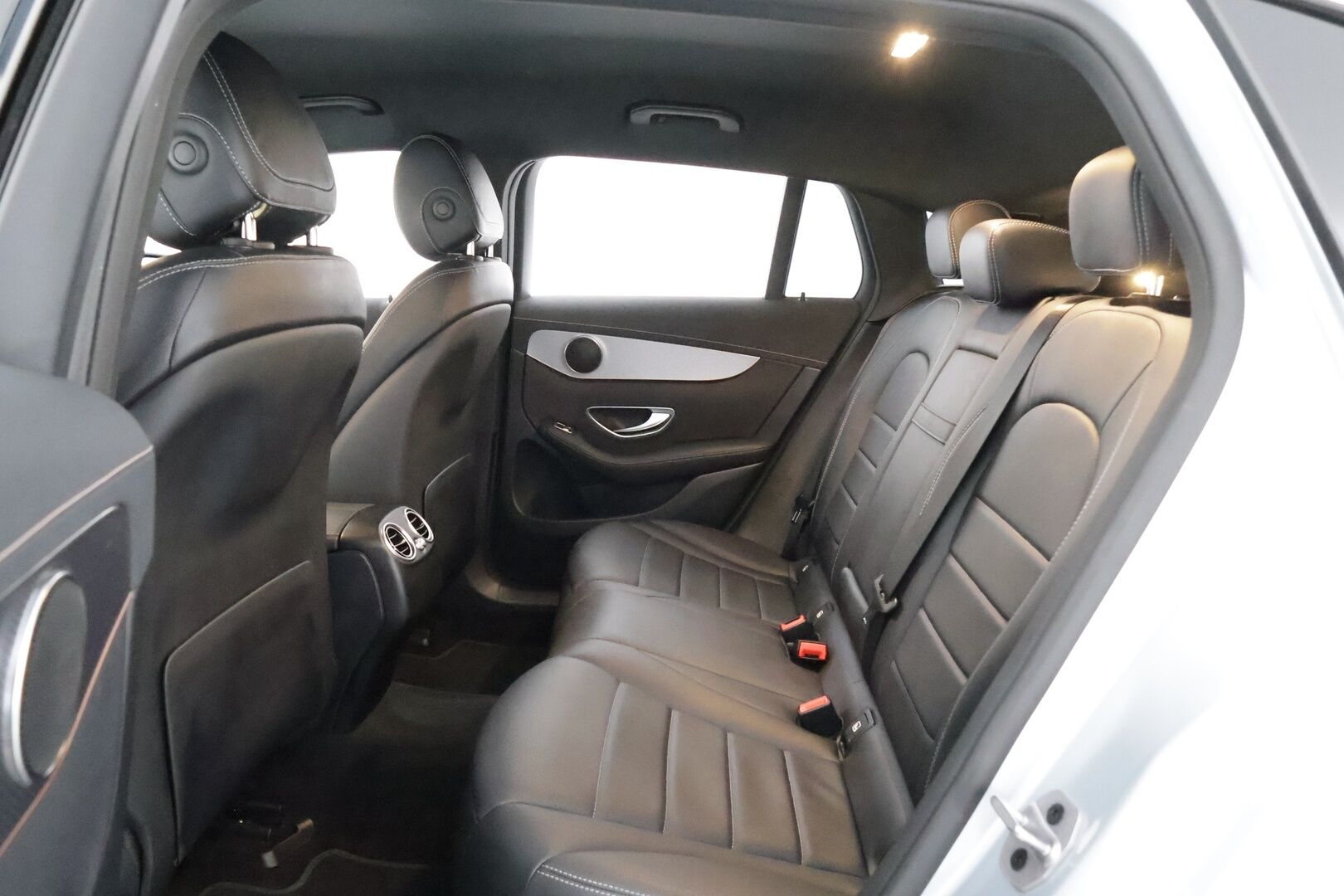MERCEDES-BENZ EQC 2023 400 4Matic Business - | Distronic+ | P-kamera | Sporttinahat | Multibeam LED | Ohjausavustin | Apple&Android | Sähköluukku |