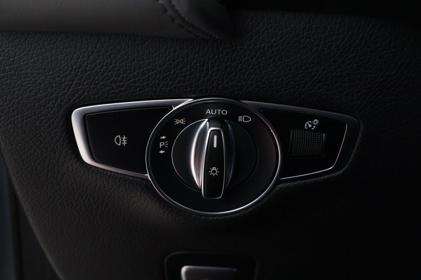 MERCEDES-BENZ EQC 2023 400 4Matic Business - | Distronic+ | P-kamera | Sporttinahat | Multibeam LED | Ohjausavustin | Apple&Android | Sähköluukku |
