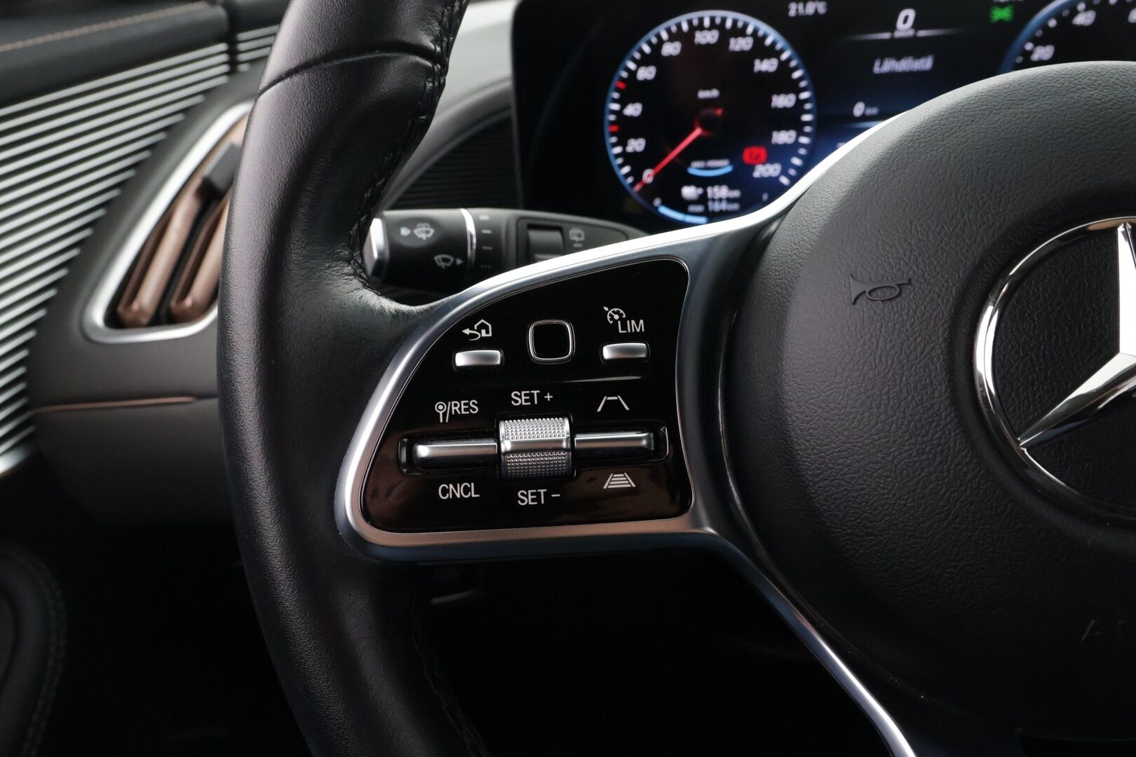 MERCEDES-BENZ EQC 2023 400 4Matic Business - | Distronic+ | P-kamera | Sporttinahat | Multibeam LED | Ohjausavustin | Apple&Android | Sähköluukku |