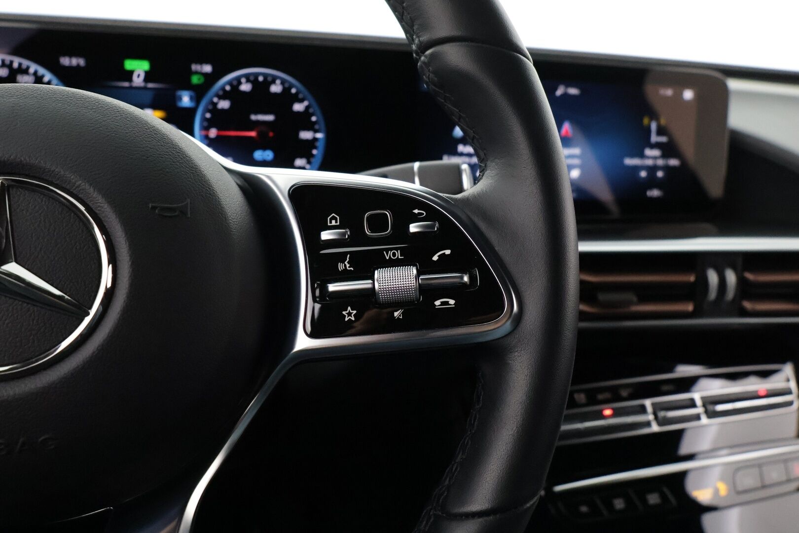 MERCEDES-BENZ EQC 2023 400 4Matic Business - | Distronic+ | P-kamera | Sporttinahat | Multibeam LED | Ohjausavustin | Apple&Android | Sähköluukku |
