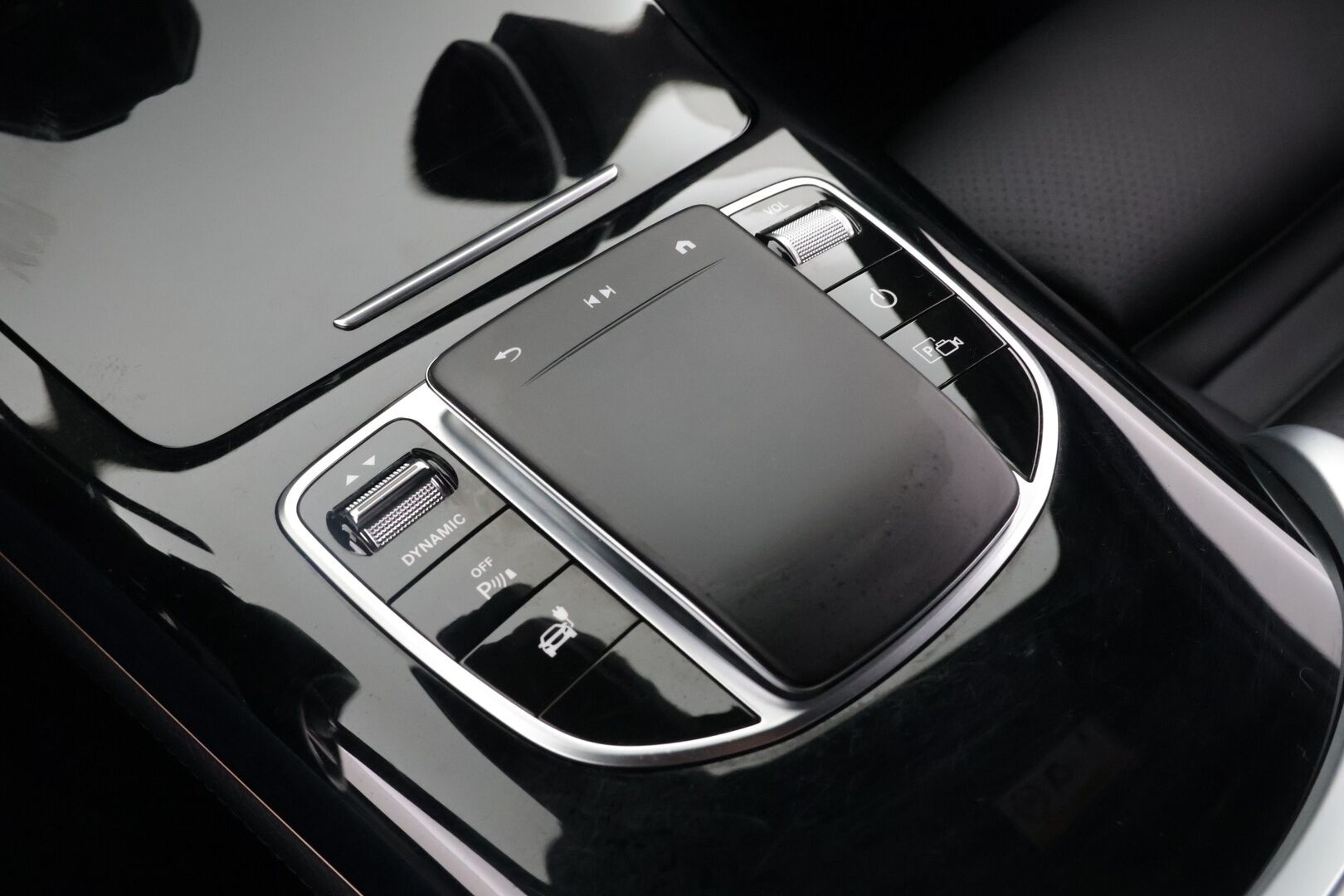 MERCEDES-BENZ EQC 2023 400 4Matic Business - | Distronic+ | P-kamera | Sporttinahat | Multibeam LED | Ohjausavustin | Apple&Android | Sähköluukku |