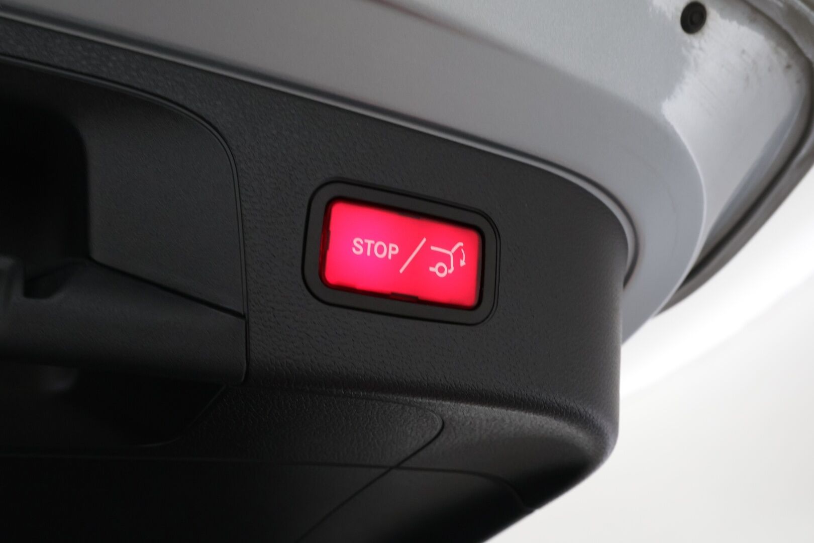 MERCEDES-BENZ EQC 2023 400 4Matic Business - | Distronic+ | P-kamera | Sporttinahat | Multibeam LED | Ohjausavustin | Apple&Android | Sähköluukku |