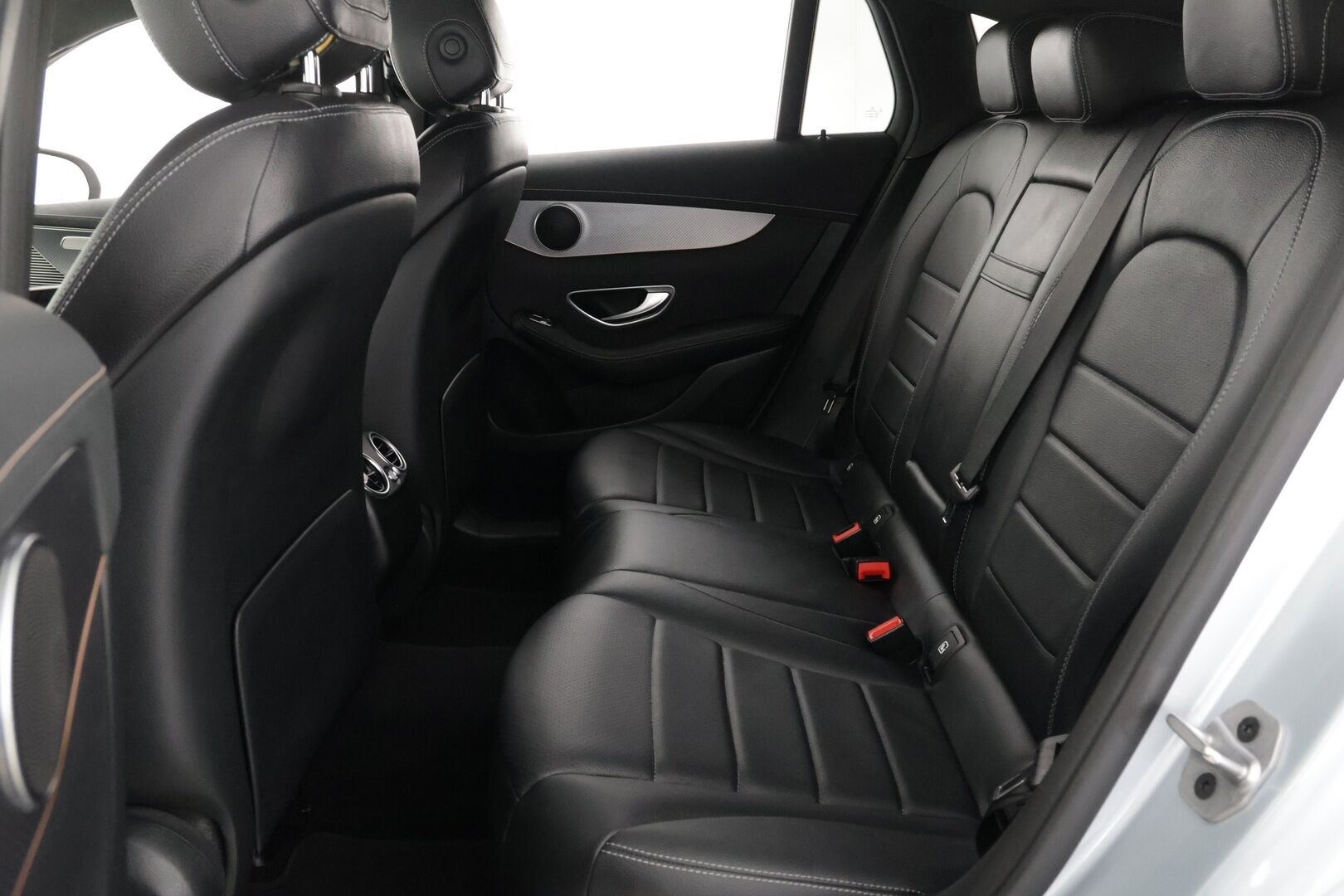MERCEDES-BENZ EQC 2023 400 4Matic Business - | Distronic+ | P-kamera | Sporttinahat | Multibeam LED | Ohjausavustin | Apple&Android | Sähköluukku |