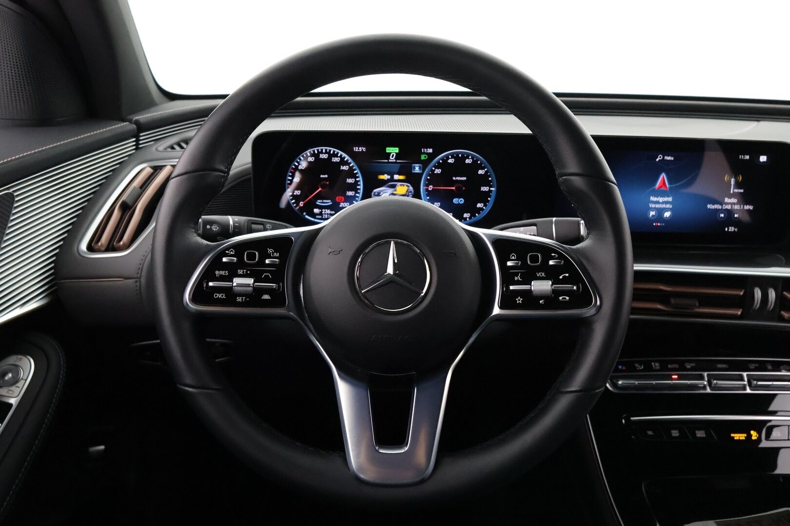 MERCEDES-BENZ EQC 2023 400 4Matic Business - | Distronic+ | P-kamera | Sporttinahat | Multibeam LED | Ohjausavustin | Apple&Android | Sähköluukku |