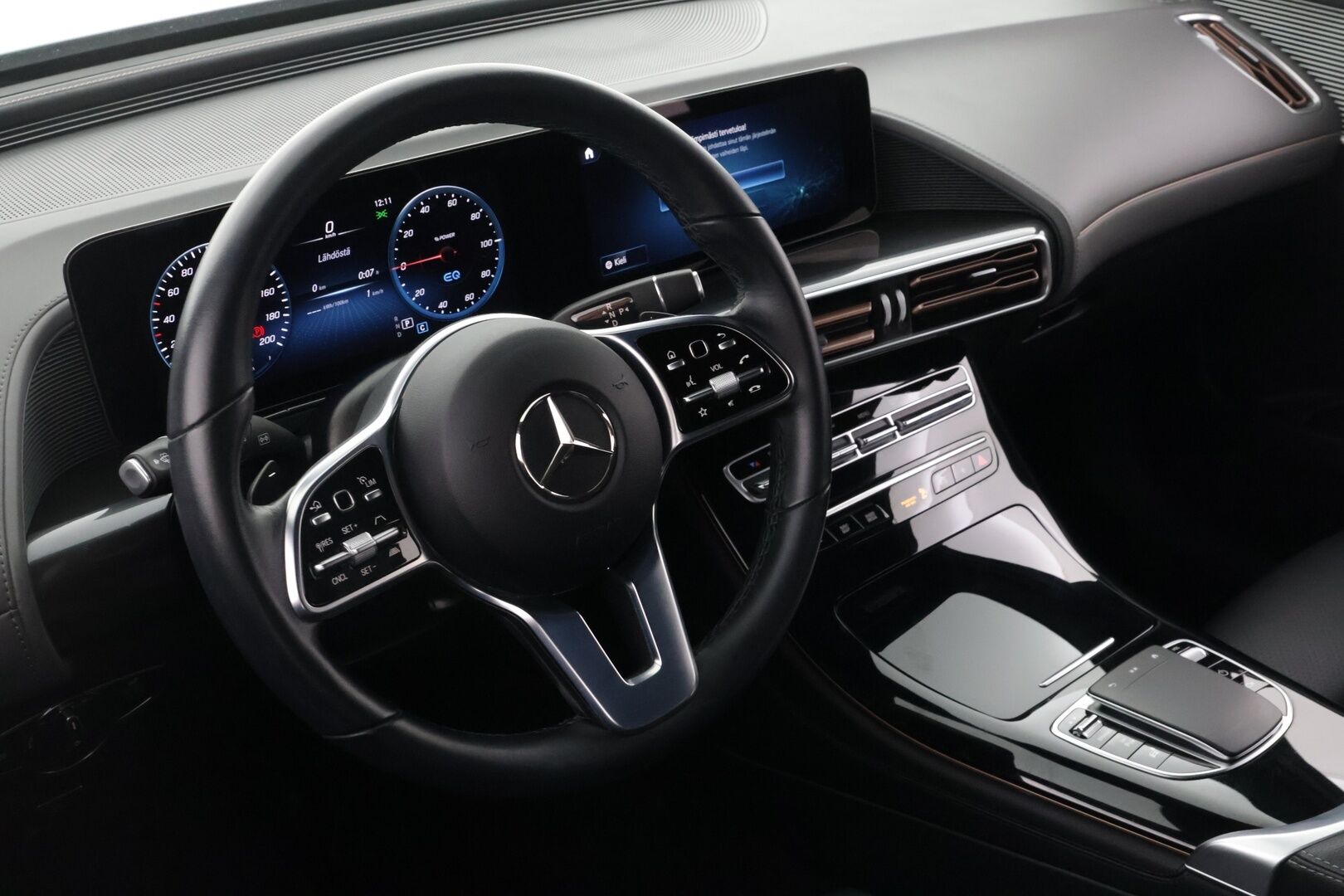 MERCEDES-BENZ EQC 2023 400 4Matic Business - | Distronic+ | P-kamera | Sporttinahat | Multibeam LED | Ohjausavustin | Apple&Android | Sähköluukku |