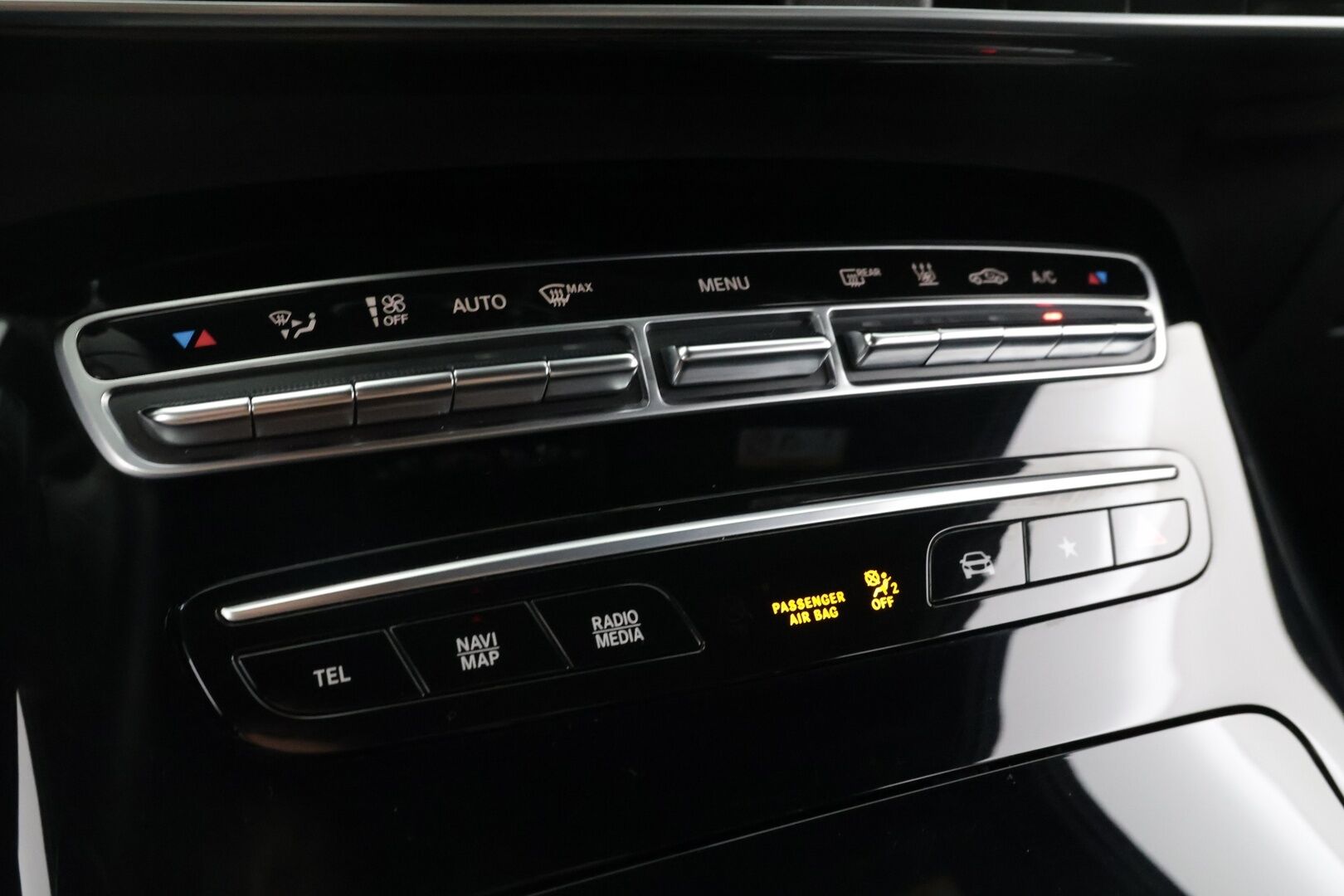 MERCEDES-BENZ EQC 2023 400 4Matic Business - | Distronic+ | P-kamera | Sporttinahat | Multibeam LED | Ohjausavustin | Apple&Android | Sähköluukku |