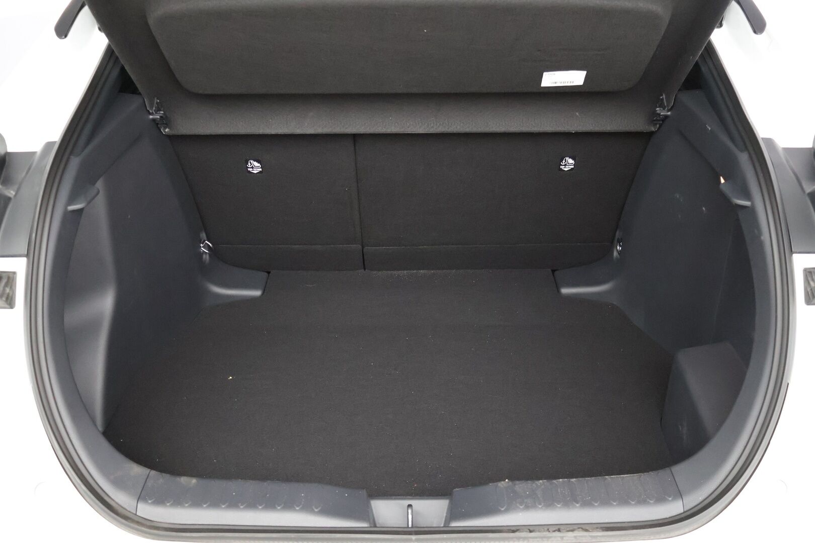 Toyota C-HR 2025 2,0 Hybrid AWD-i Edition * Adapt. vakkari / BLIS / Kessy / P. kamera / Tutkat / Ledit / Sähköluukku / Lämm. tuulilasi * - 3,99 % KORKOTARJOUS TÄHÄN AUTOON 16.9. ASTI! - *Hyvin pidetty 1. omisteinen Suomi-auto tehdastakuulla, hyvillä varusteilla ja juuri tehty nanopinnoite ! *