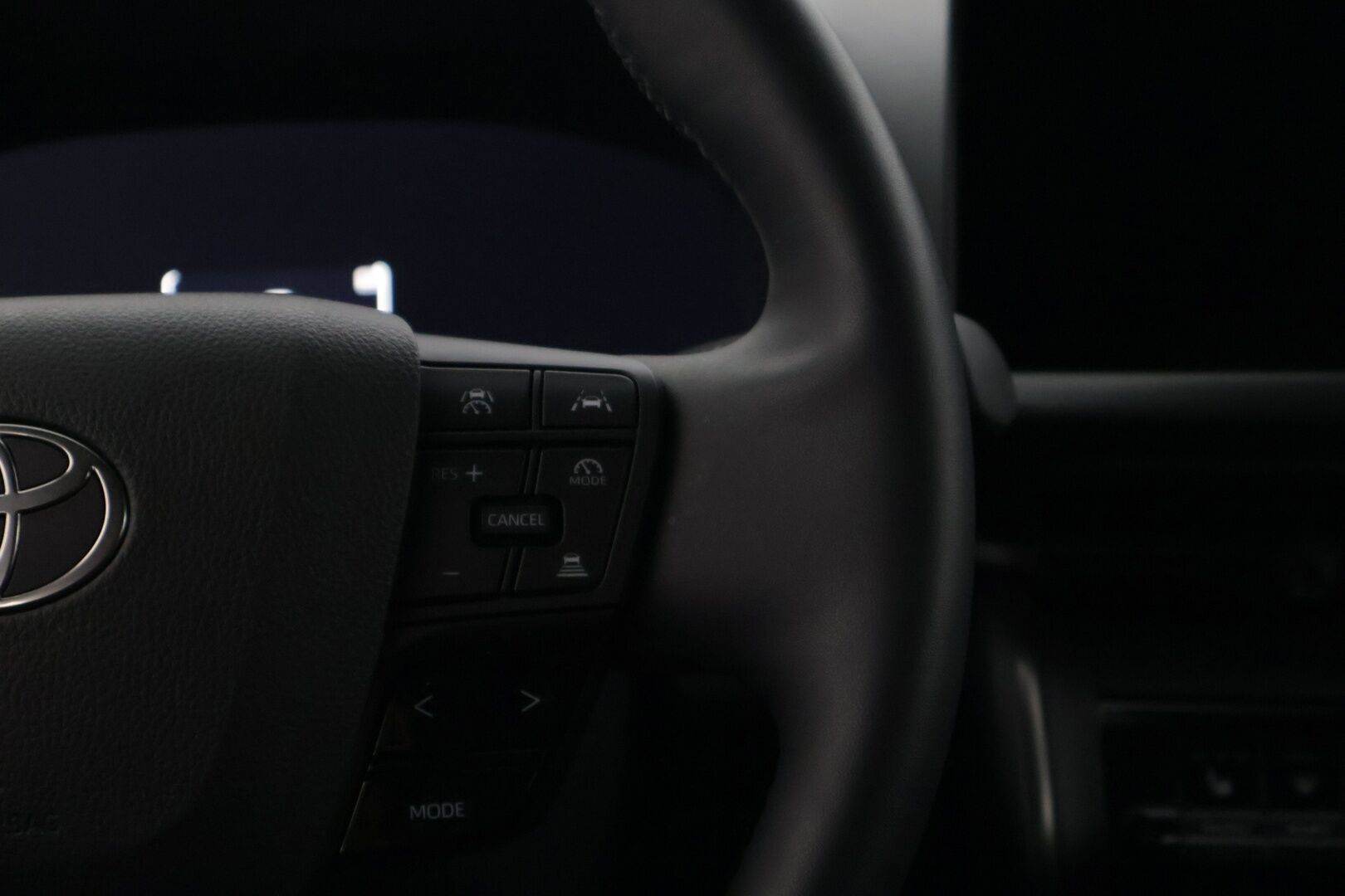 Toyota C-HR 2025 2,0 Hybrid AWD-i Edition * Adapt. vakkari / BLIS / Kessy / P. kamera / Tutkat / Ledit / Sähköluukku / Lämm. tuulilasi * - 3,99 % KORKOTARJOUS TÄHÄN AUTOON 16.9. ASTI! - *Hyvin pidetty 1. omisteinen Suomi-auto tehdastakuulla, hyvillä varusteilla ja juuri tehty nanopinnoite ! *