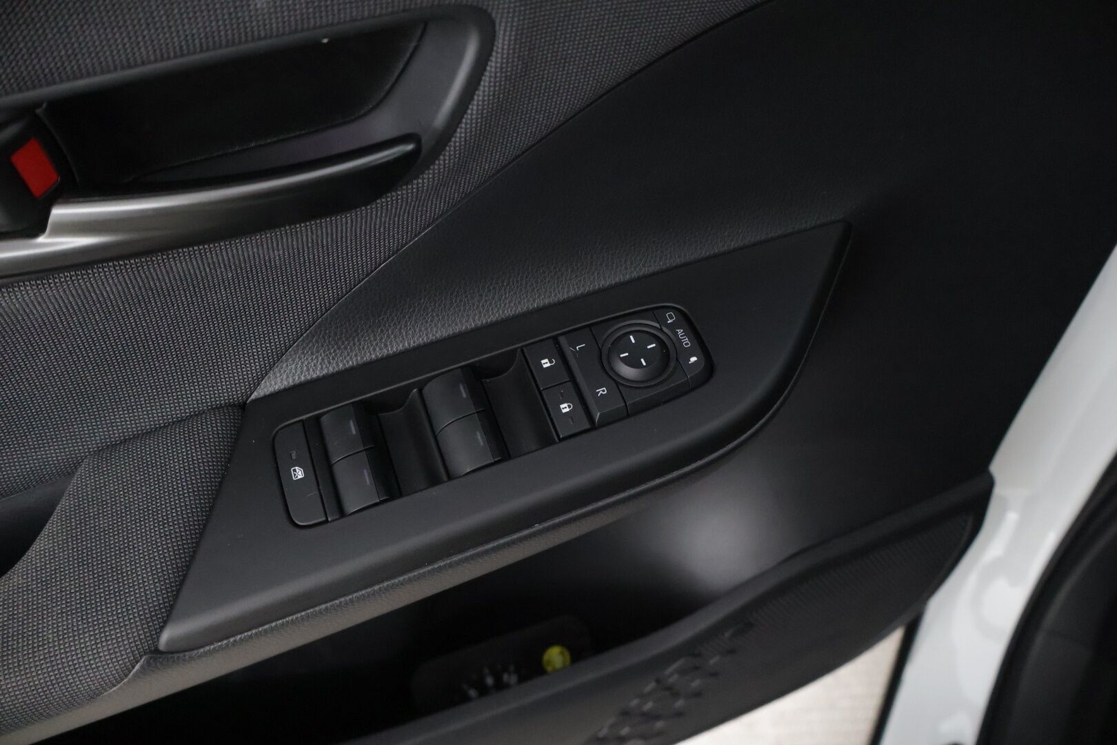 Toyota C-HR 2025 2,0 Hybrid AWD-i Edition * Adapt. vakkari / BLIS / Kessy / P. kamera / Tutkat / Ledit / Sähköluukku / Lämm. tuulilasi * - 3,99 % KORKOTARJOUS TÄHÄN AUTOON 16.9. ASTI! - *Hyvin pidetty 1. omisteinen Suomi-auto tehdastakuulla, hyvillä varusteilla ja juuri tehty nanopinnoite ! *