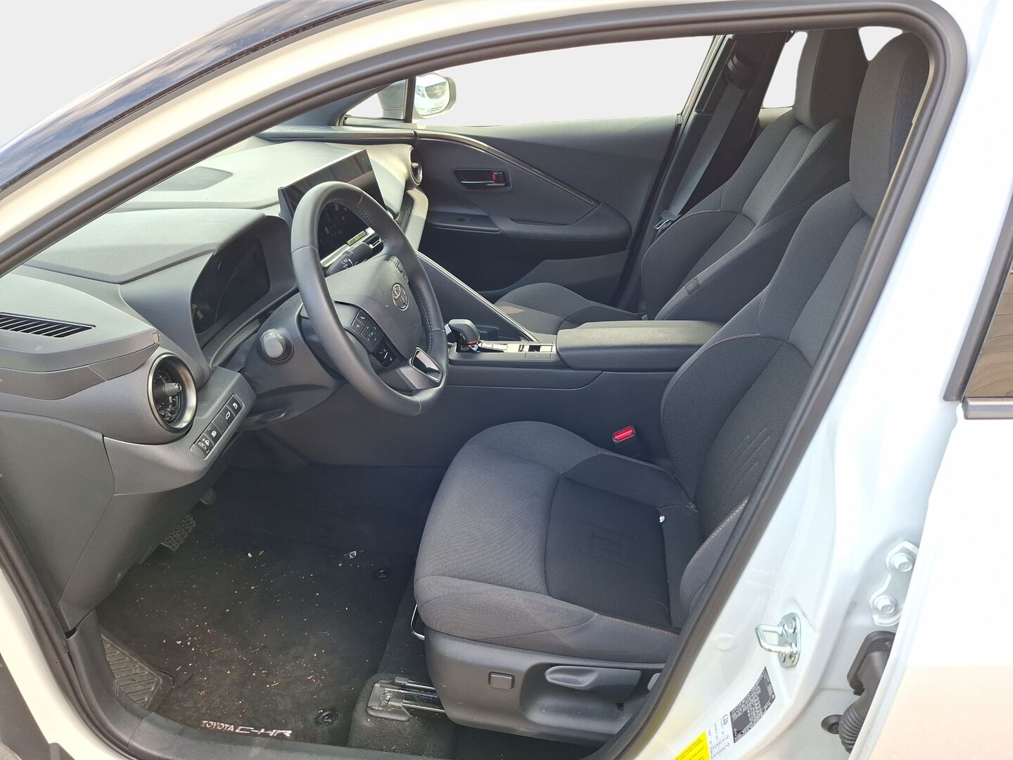 Toyota C-HR 2025 2,0 Hybrid AWD-i Edition * 1 om. Suomi-auto / Hyvät varusteet / Vähän ajettu / Tehdastakuu * - 3,99 % KORKOTARJOUS TÄHÄN AUTOON 9.9. ASTI! - *Hyvin pidetty yksilö 1 omistajalta tehdastakuulla, hyvillä varusteilla ja juuri tehty nanopinnoite ! *
