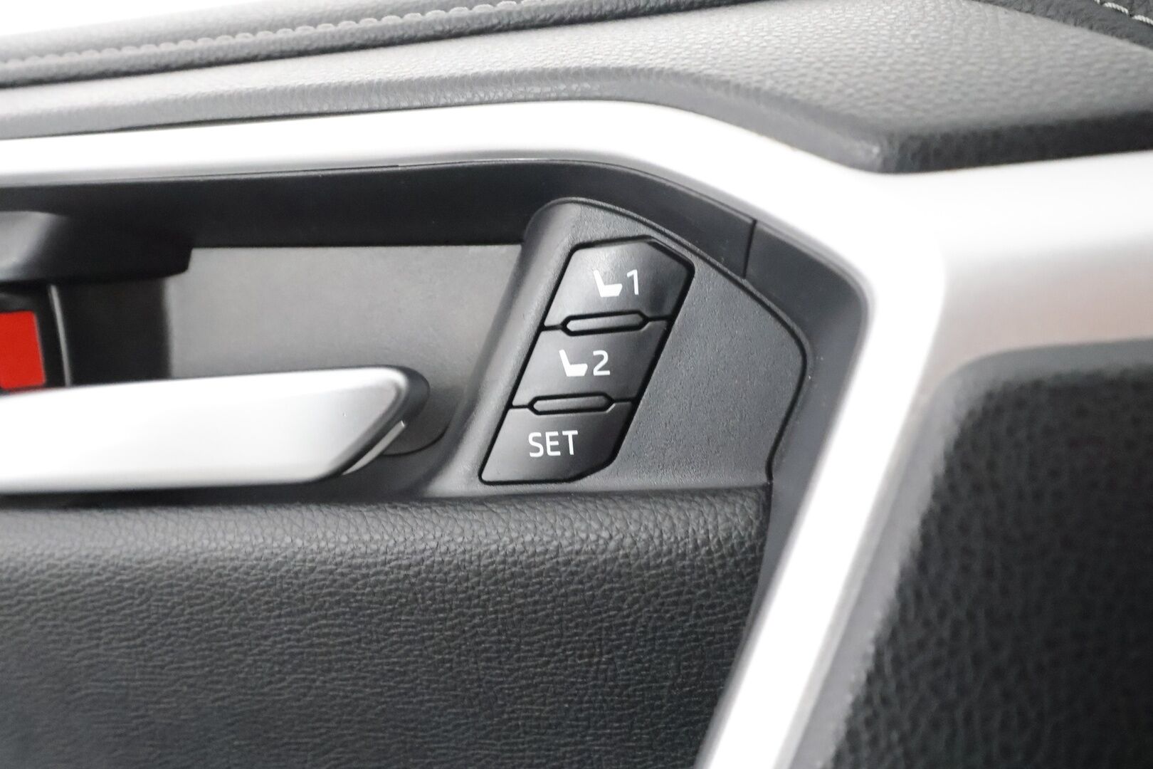 TOYOTA RAV4 2023 Hybrid 2,5 AWD-i Premium  * ACC / P.kamera / Keyless / LED / Muistipenkki / Sähköluukku / Facelift / Nahat *