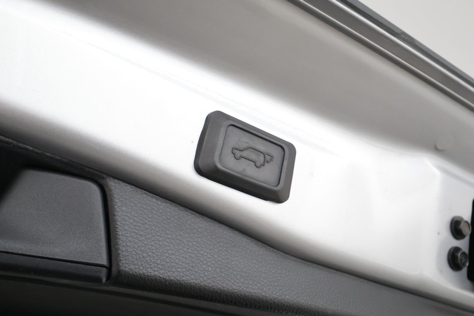 TOYOTA RAV4 2023 Hybrid 2,5 AWD-i Premium  * ACC / P.kamera / Keyless / LED / Muistipenkki / Sähköluukku / Facelift / Nahat *