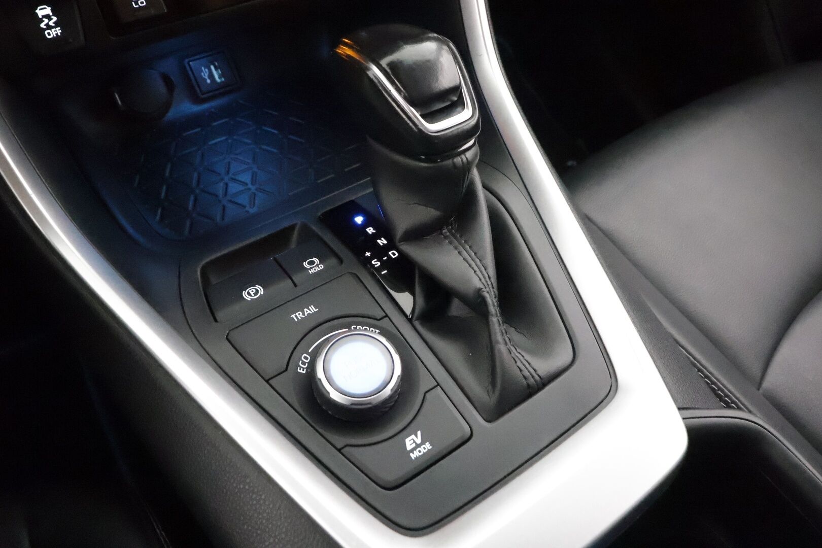 TOYOTA RAV4 2023 Hybrid 2,5 AWD-i Premium  * ACC / P.kamera / Keyless / LED / Muistipenkki / Sähköluukku / Facelift / Nahat *