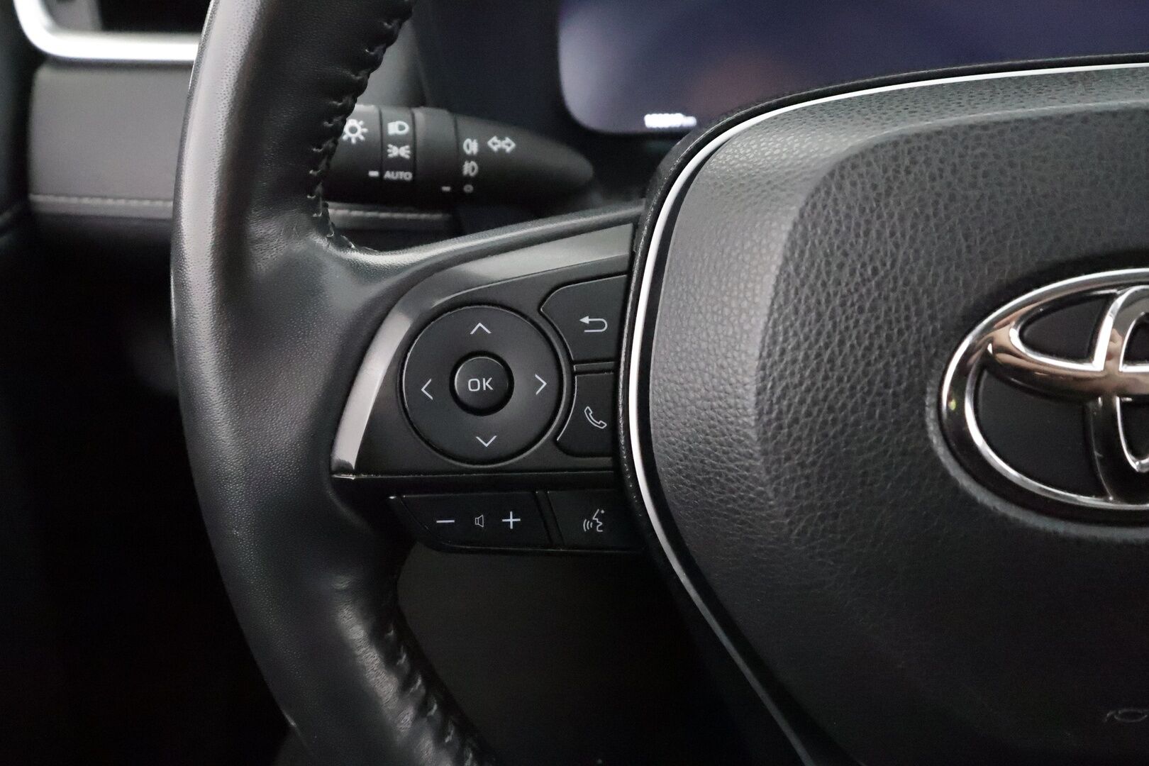 TOYOTA RAV4 2023 Hybrid 2,5 AWD-i Premium  * ACC / P.kamera / Keyless / LED / Muistipenkki / Sähköluukku / Facelift / Nahat *