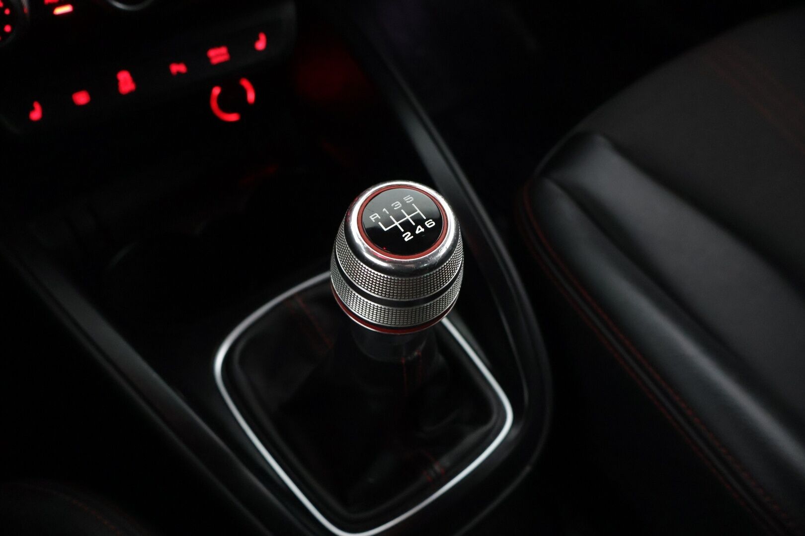 Audi S1 2014 231hv Quattro 2,0 ** Harvinainen / Tutkat /  Bluetooth / Xenon** - Kahdet renkaat vanteineen / Kattava huoltohistoria! - Osta nyt, maksa vasta ensi vuonna