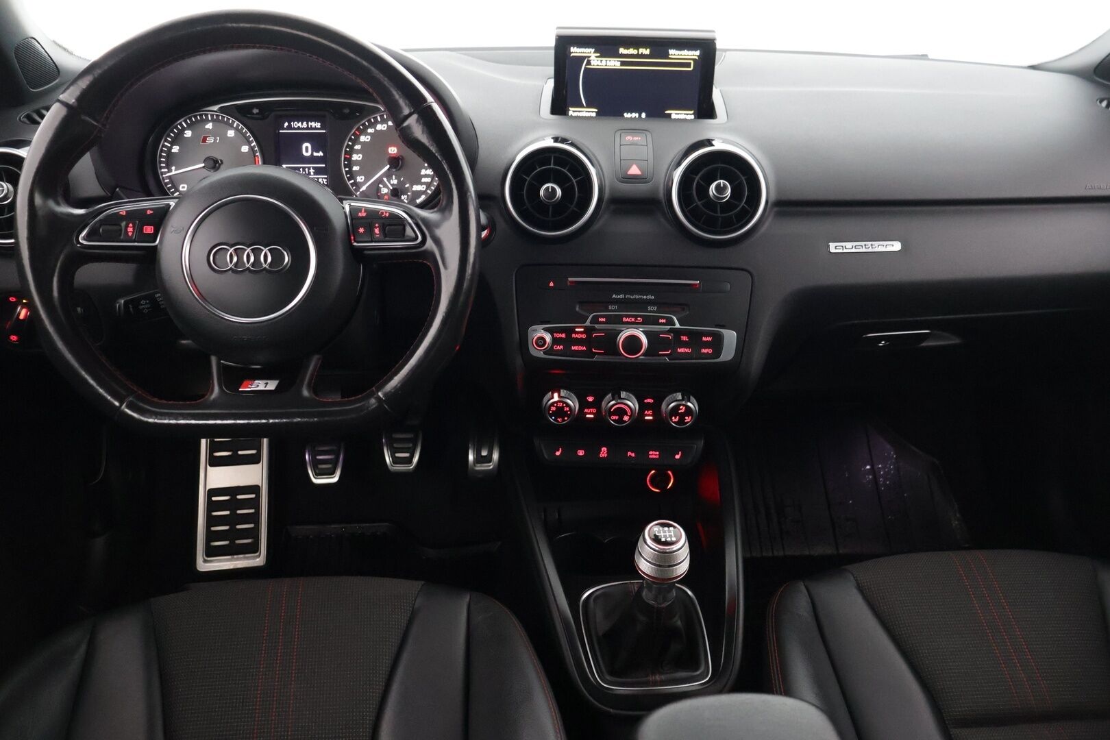 Audi S1 2014 231hv Quattro 2,0 ** Harvinainen / Tutkat /  Bluetooth / Xenon** - Kahdet renkaat vanteineen / Kattava huoltohistoria! - Osta nyt, maksa vasta ensi vuonna