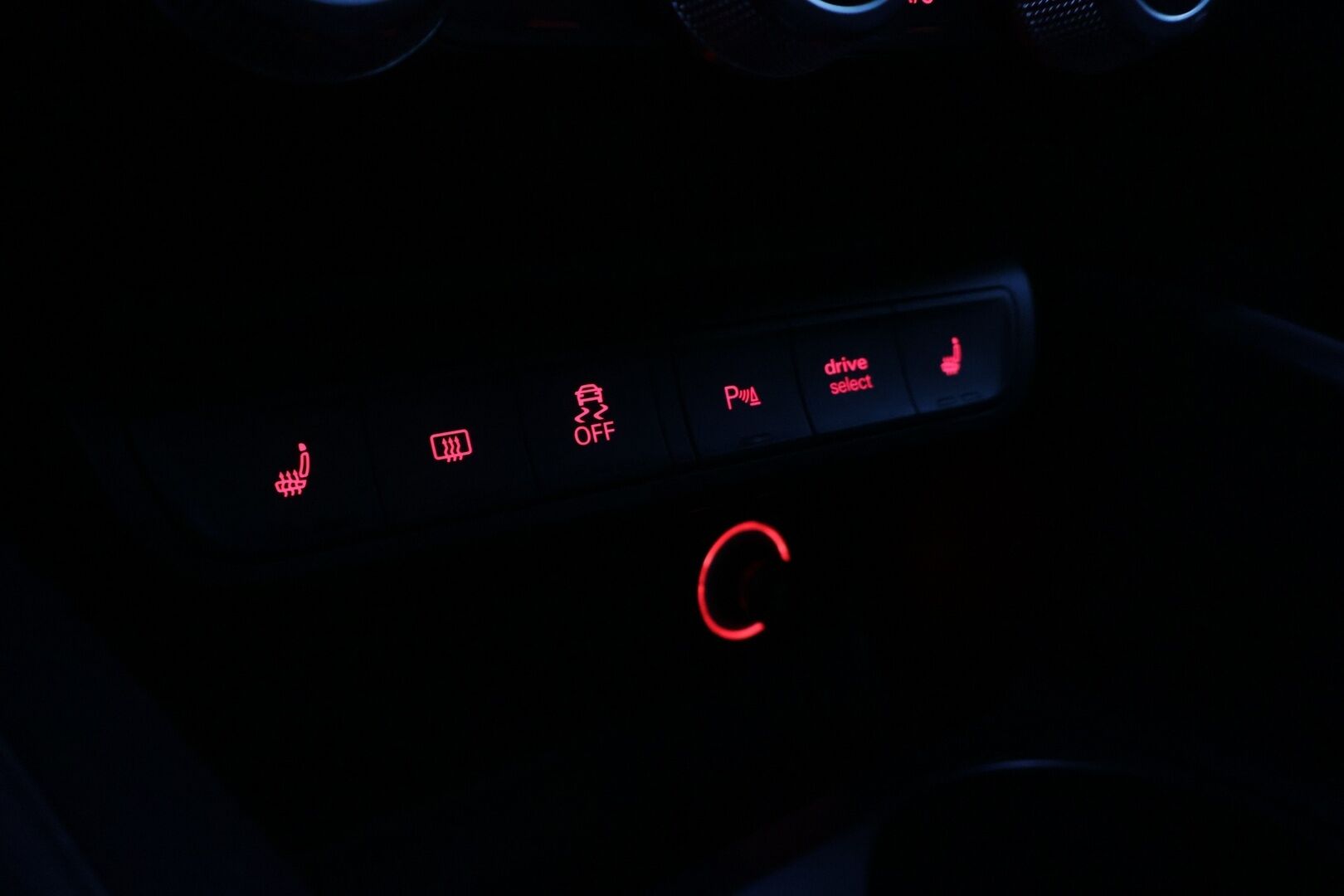 Audi S1 2015 231hv Quattro 2,0 **Vakkari / Tutkat / BT / 2x Alut** - Räväkkä pikkusportti! / Kattava huoltohistoria!