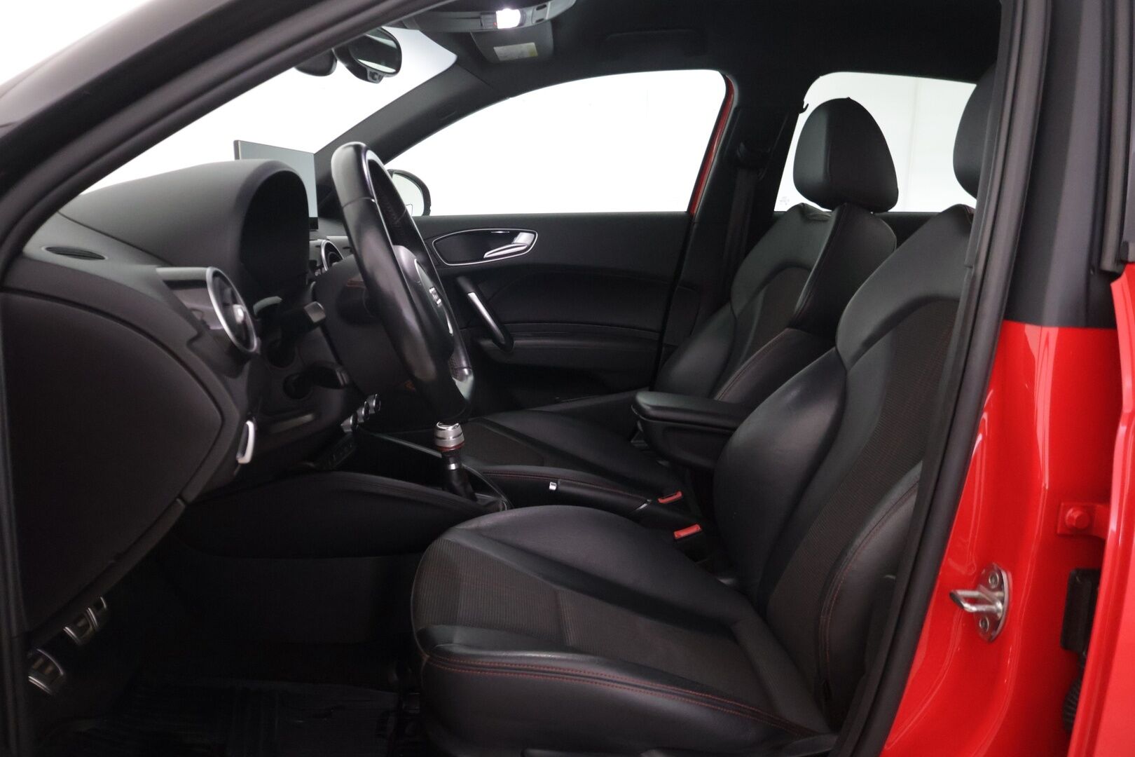 Audi S1 2015 231hv Quattro 2,0 **Vakkari / Tutkat / BT / 2x Alut** - Räväkkä pikkusportti! / Kattava huoltohistoria!