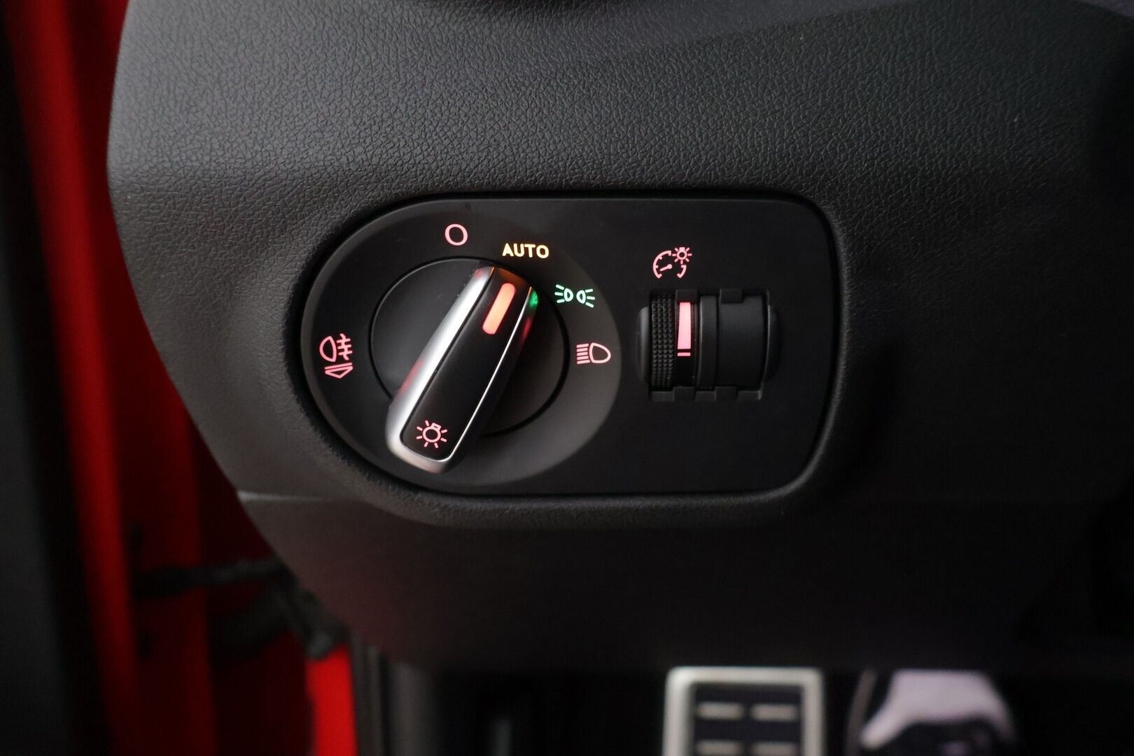 Audi S1 2014 231hv Quattro 2,0 ** Harvinainen / Tutkat /  Bluetooth / Xenon** - Kahdet renkaat vanteineen / Kattava huoltohistoria! - Osta nyt, maksa vasta ensi vuonna