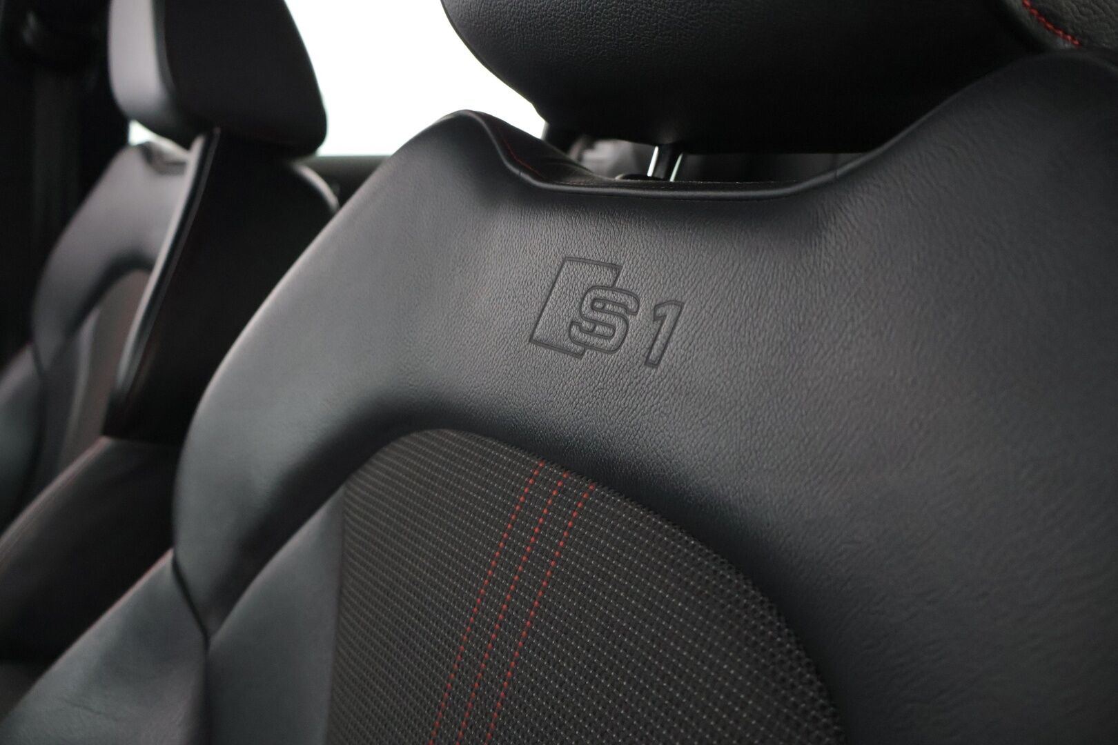 Audi S1 2014 231hv Quattro 2,0 ** Harvinainen / Tutkat /  Bluetooth / Xenon** - Kahdet renkaat vanteineen / Kattava huoltohistoria! - Osta nyt, maksa vasta ensi vuonna