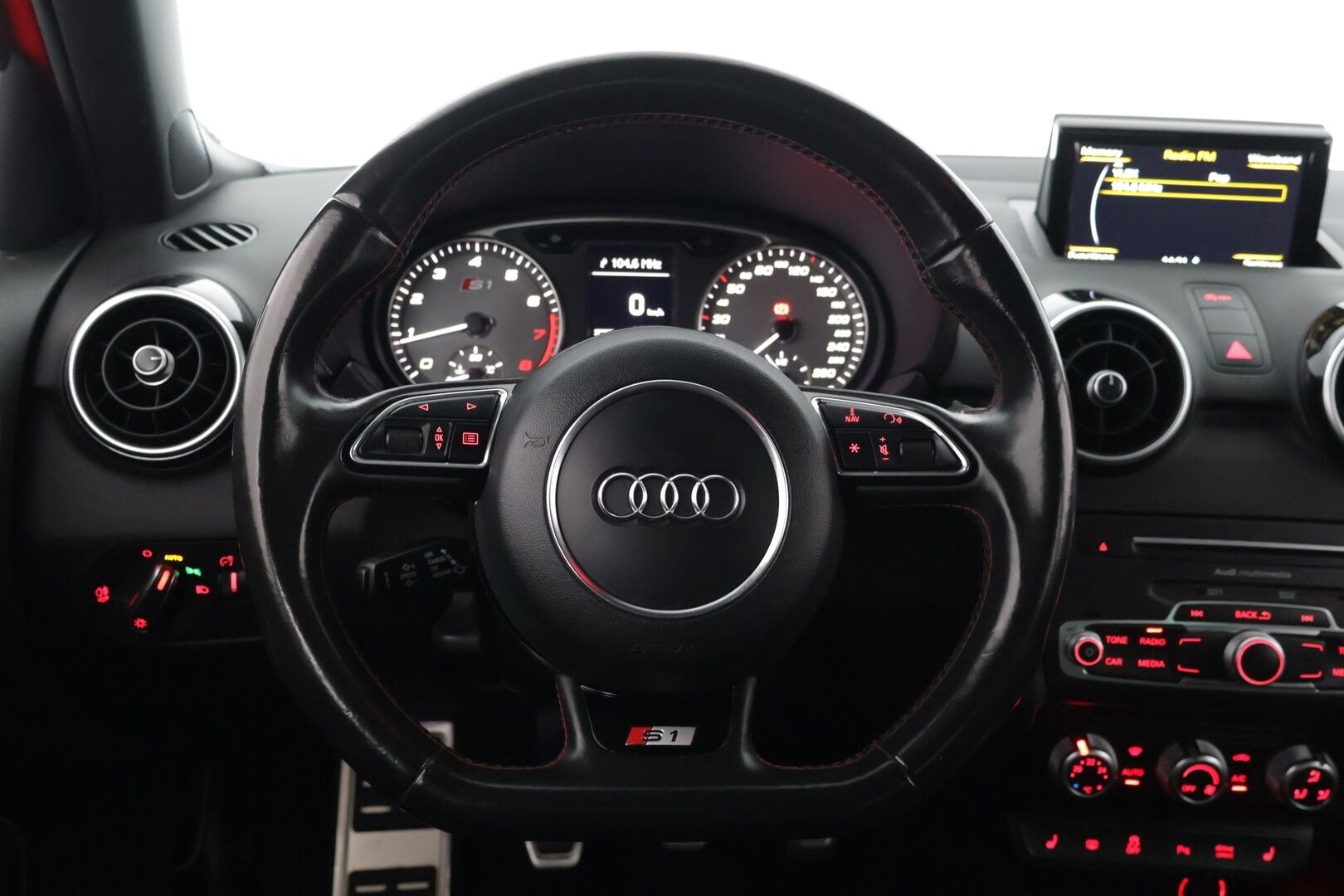 Audi S1 2014 231hv Quattro 2,0 ** Harvinainen / Tutkat /  Bluetooth / Xenon** - Kahdet renkaat vanteineen / Kattava huoltohistoria! - Osta nyt, maksa vasta ensi vuonna